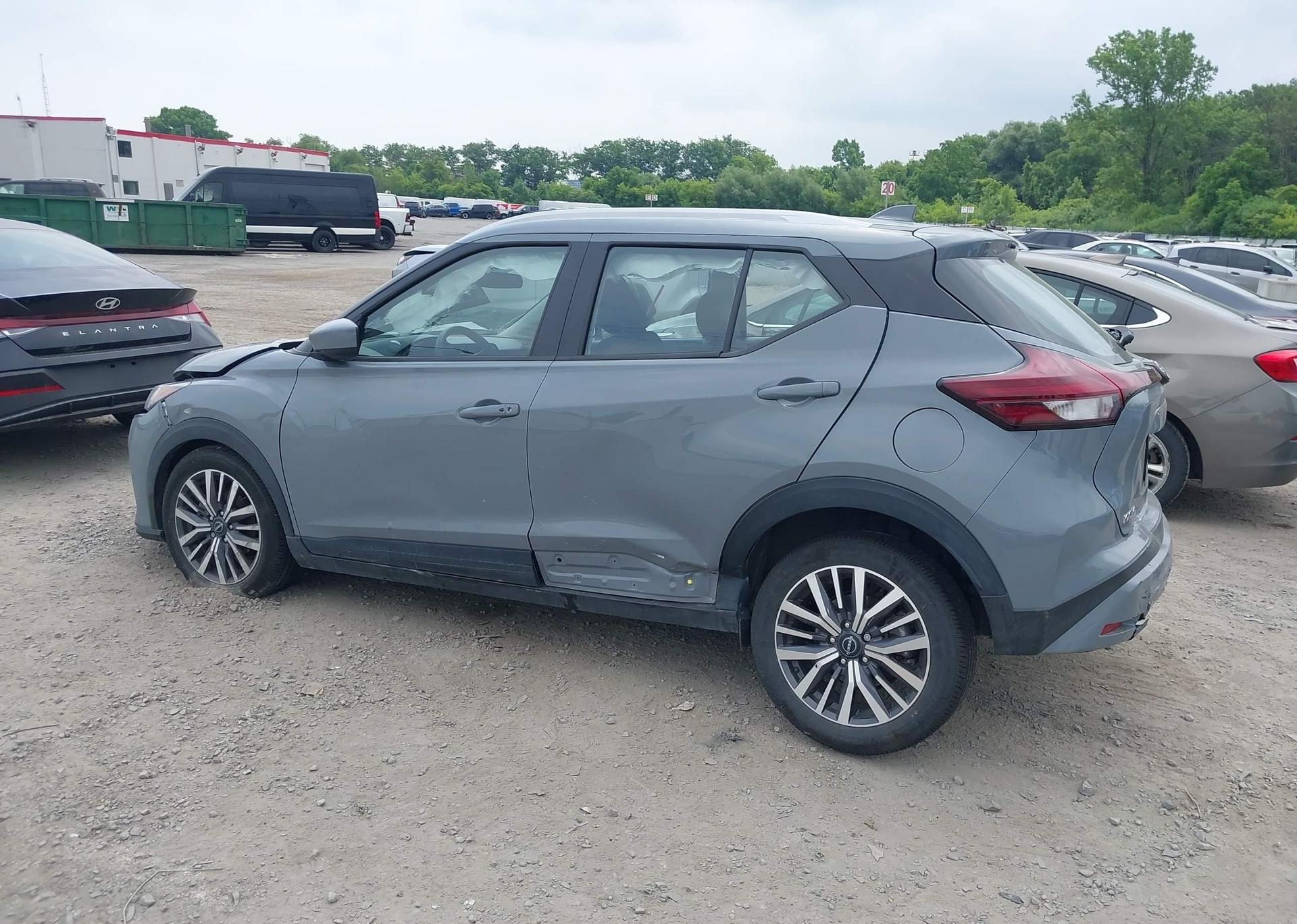 2024 NISSAN KICKS