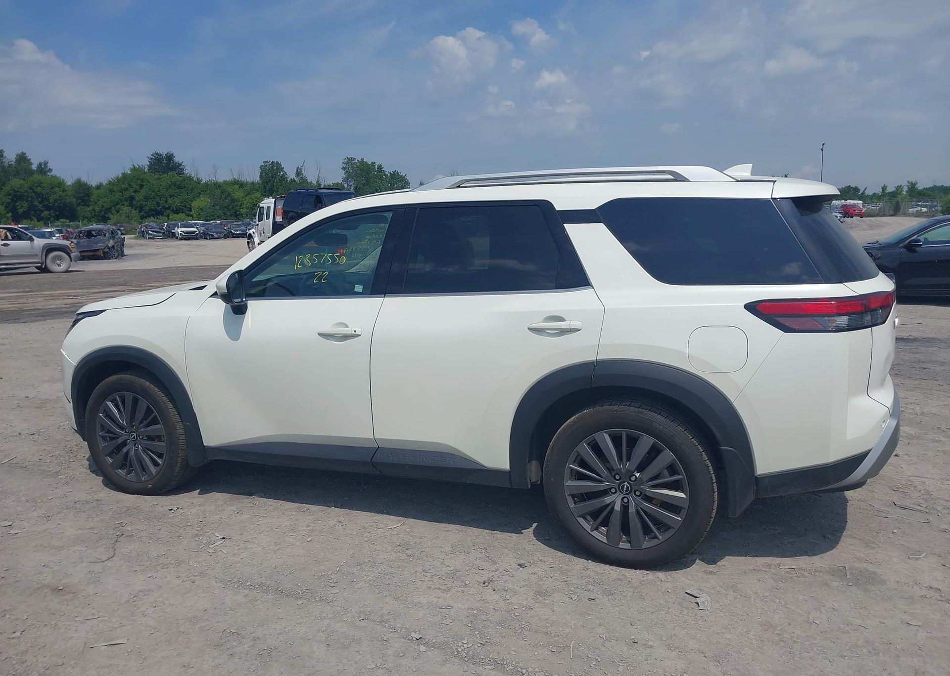 2022 NISSAN pathfinder sl