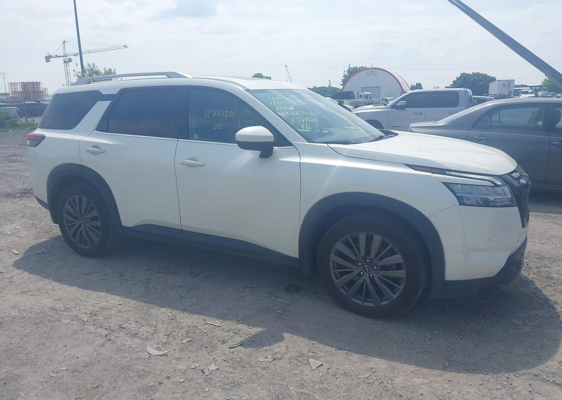 2022 NISSAN pathfinder sl