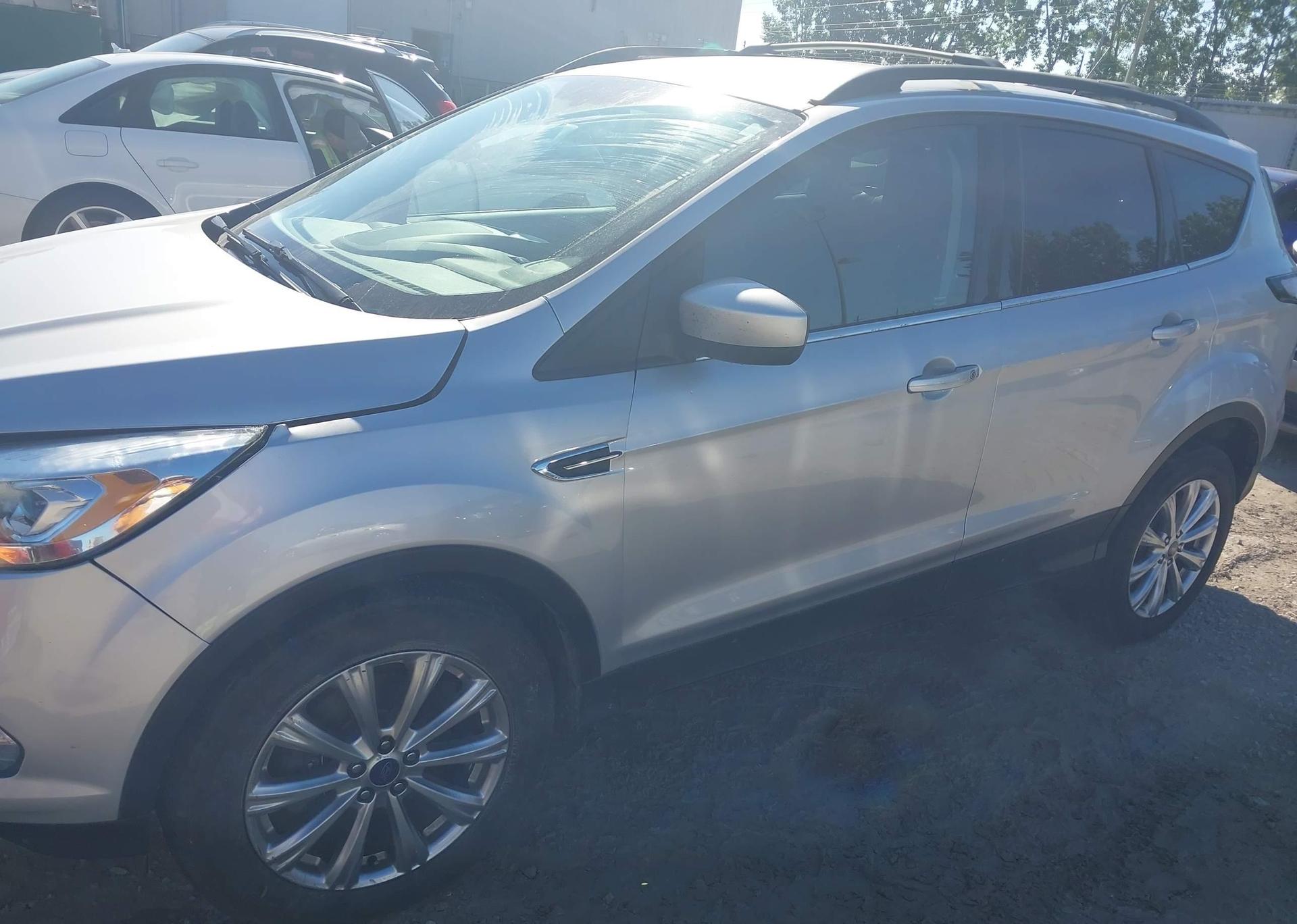 2017 FORD ESCAPE SE