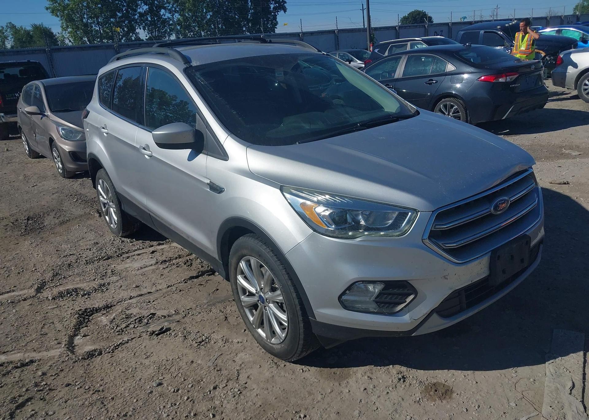 2017 FORD ESCAPE SE