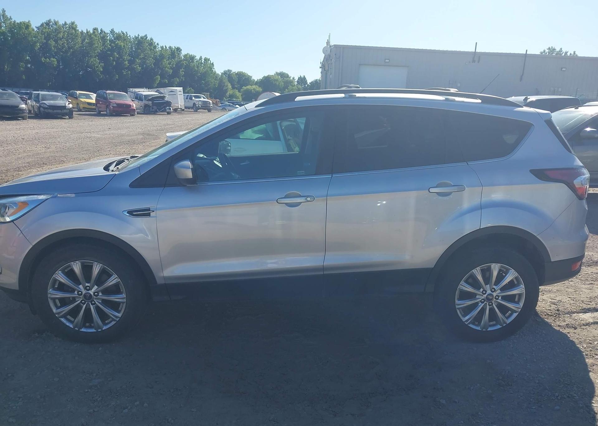 2017 FORD ESCAPE SE