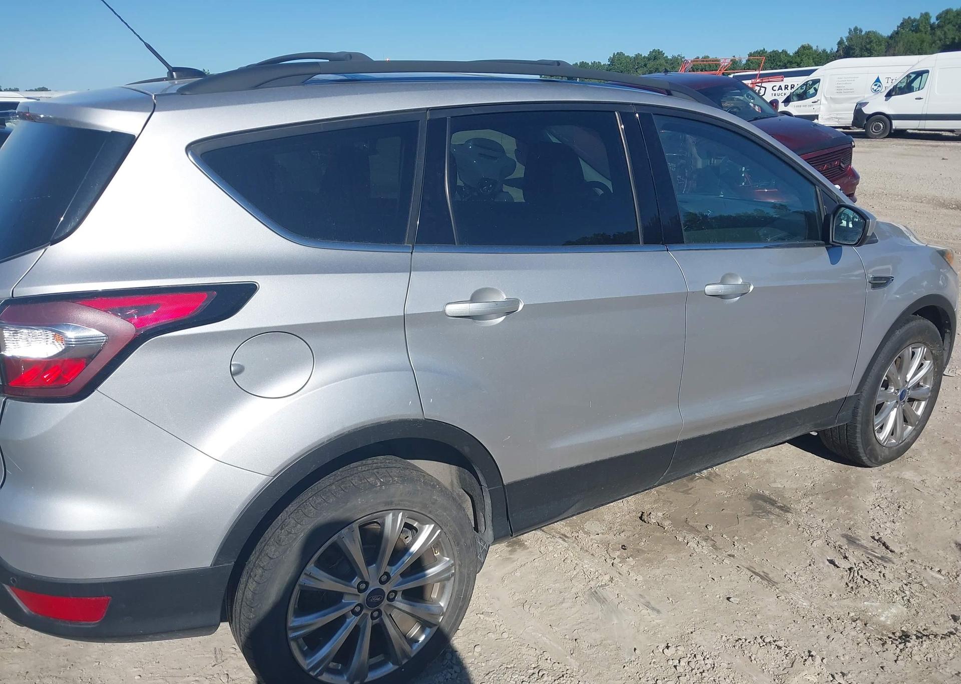 2017 FORD ESCAPE SE