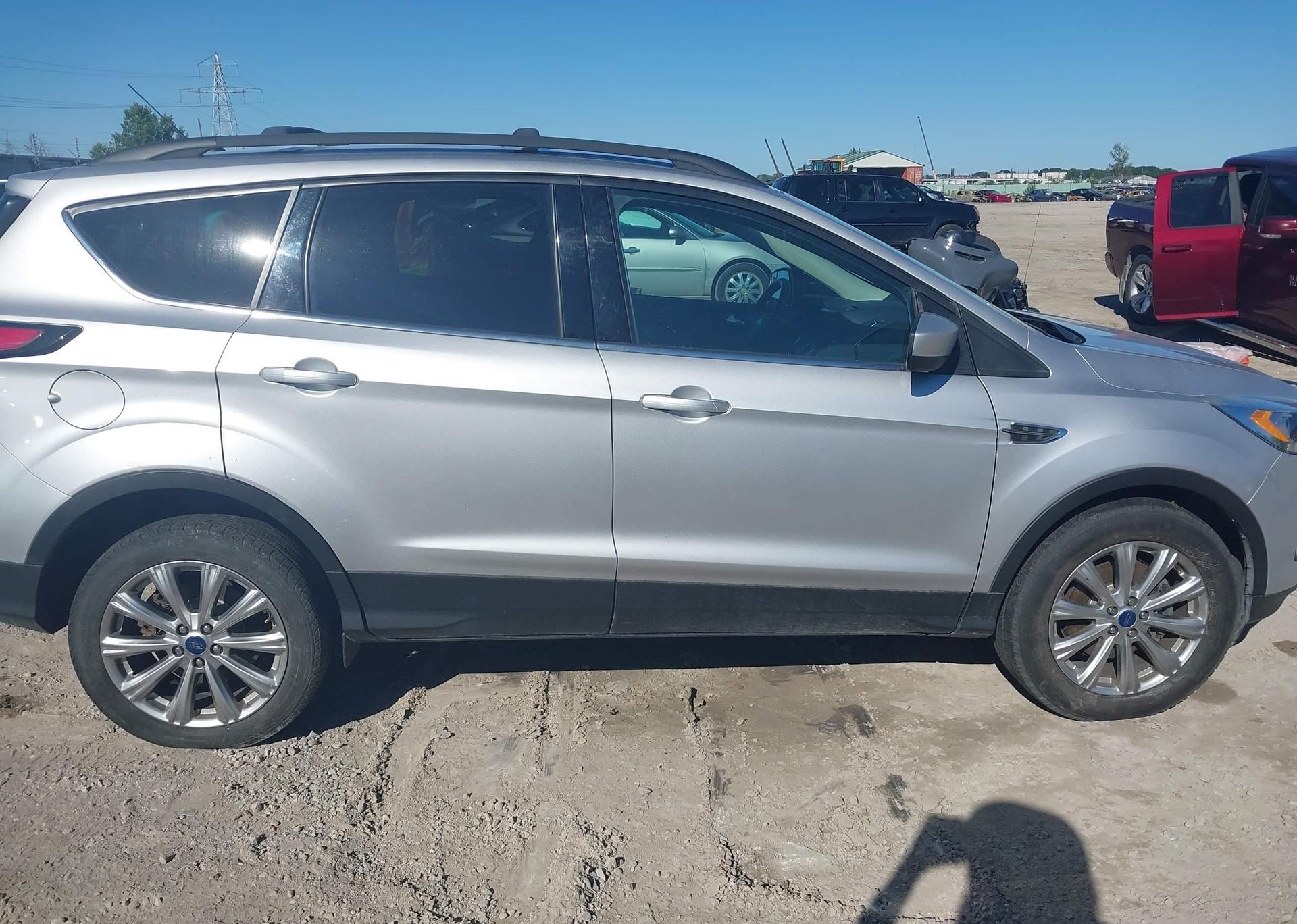 2017 FORD ESCAPE SE