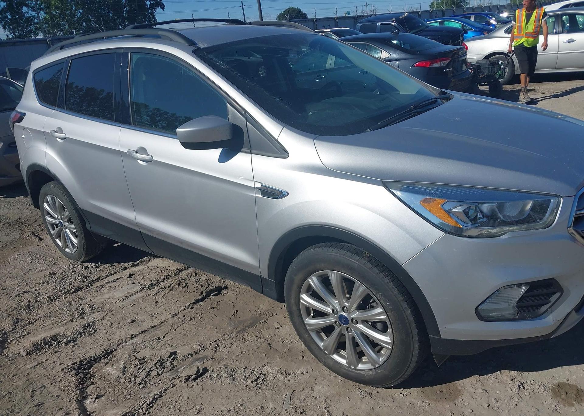 2017 FORD ESCAPE SE
