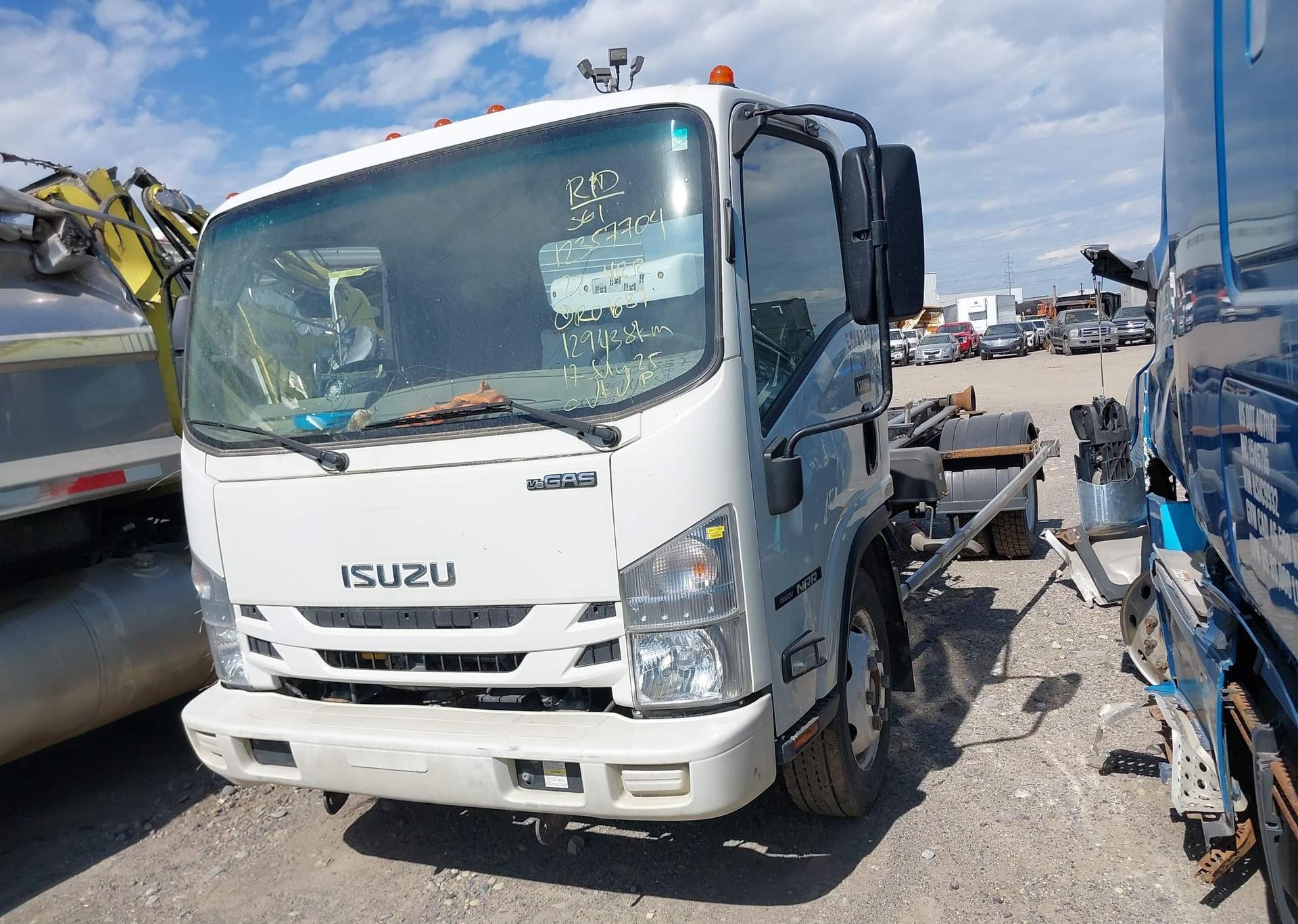 2022 ISUZU NRR