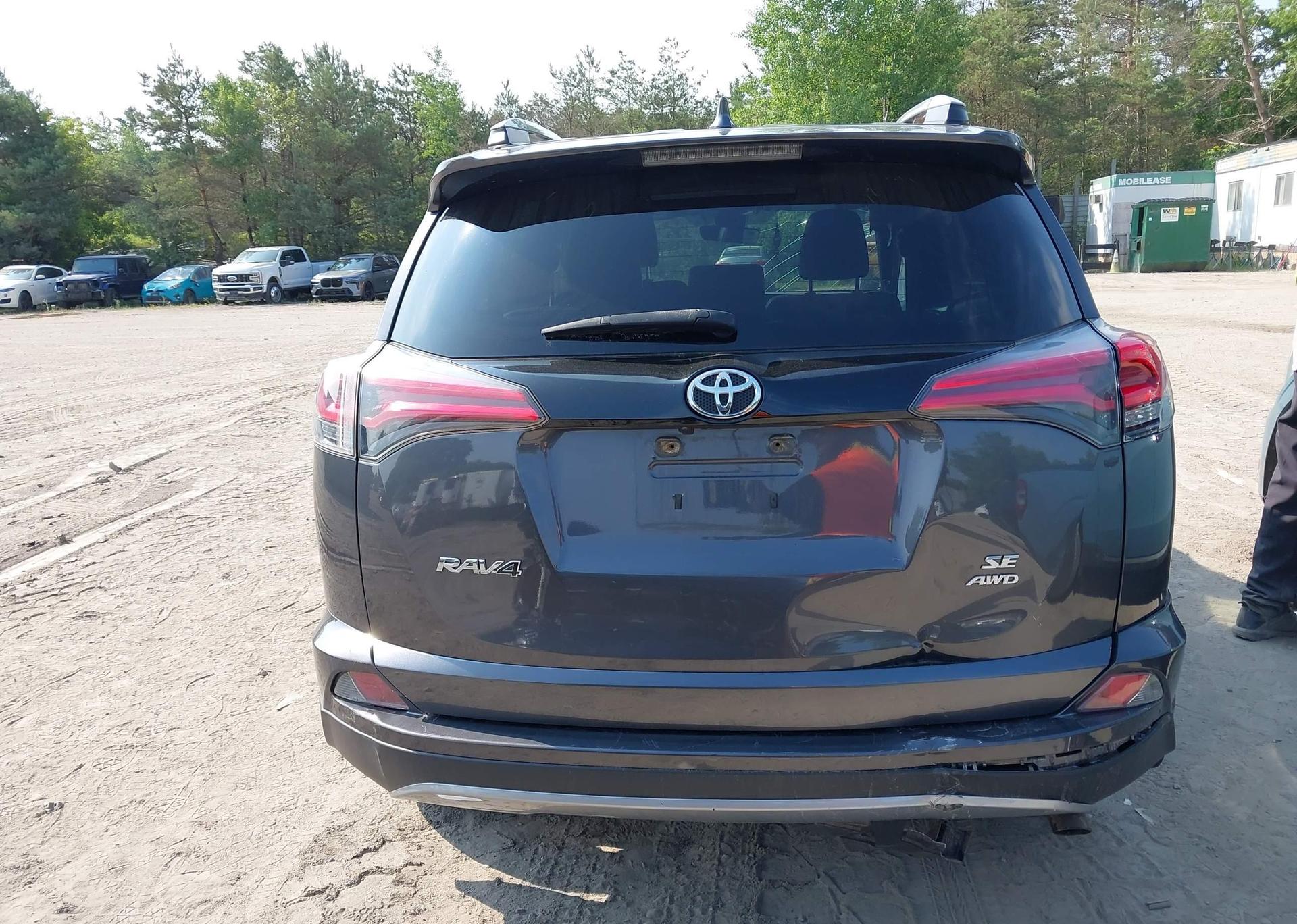2017 TOYOTA RAV4 SE