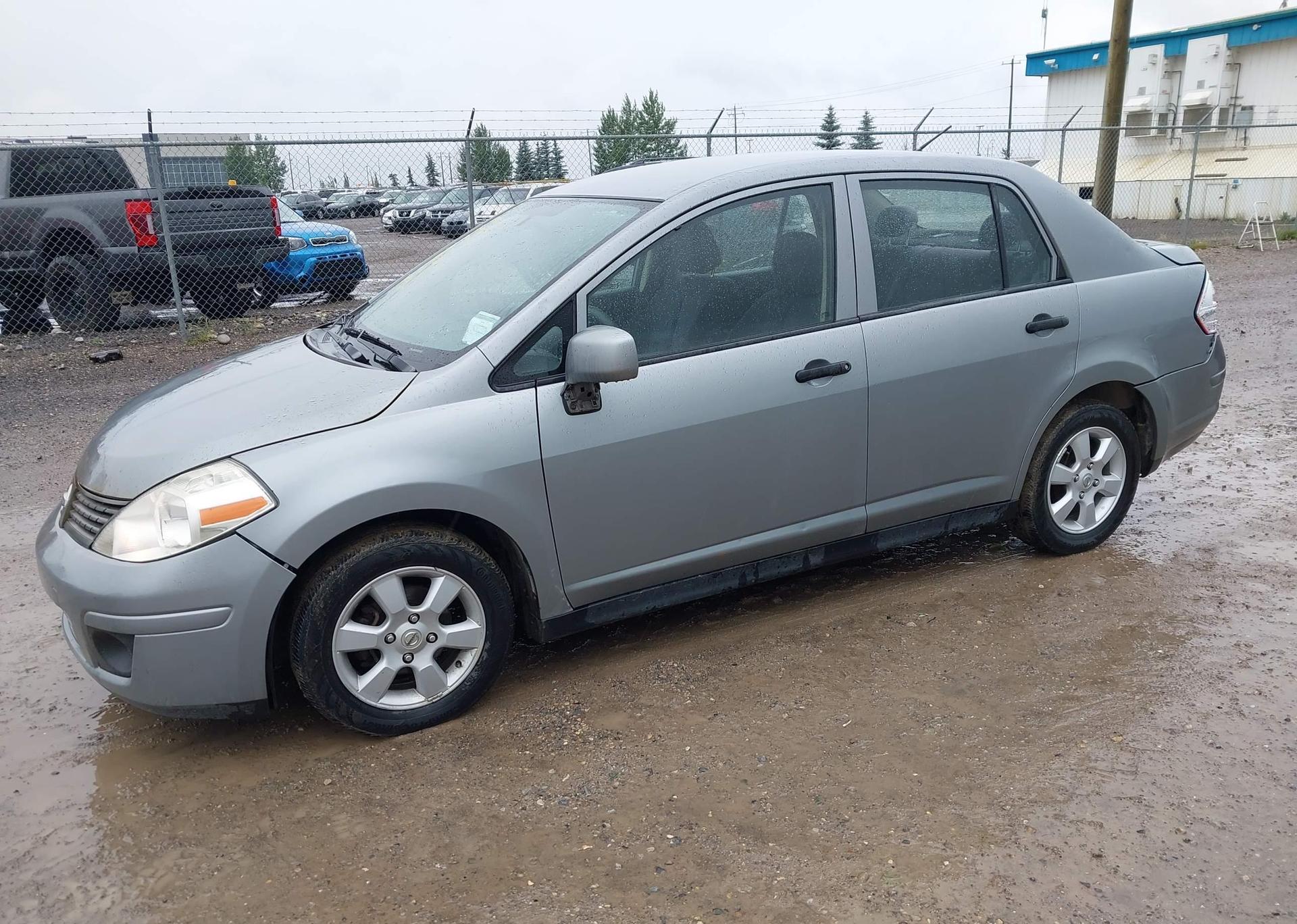 2009 NISSAN VERSA S