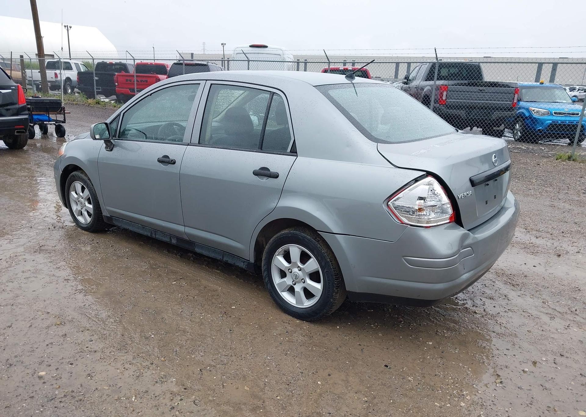 2009 NISSAN VERSA S