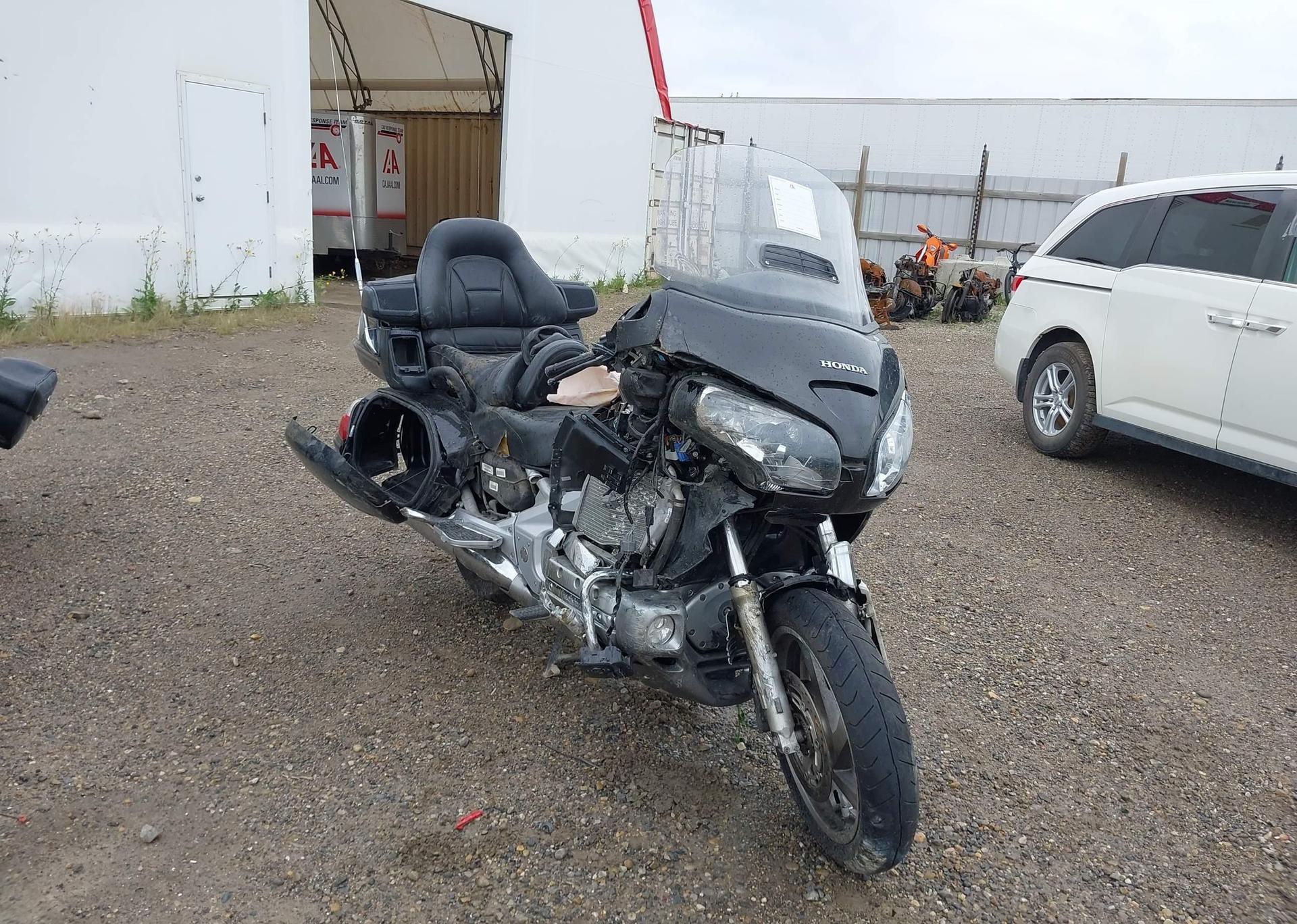 2010 HONDA GL1800