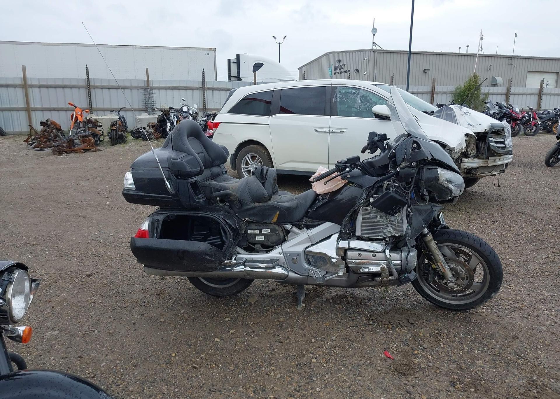 2010 HONDA GL1800