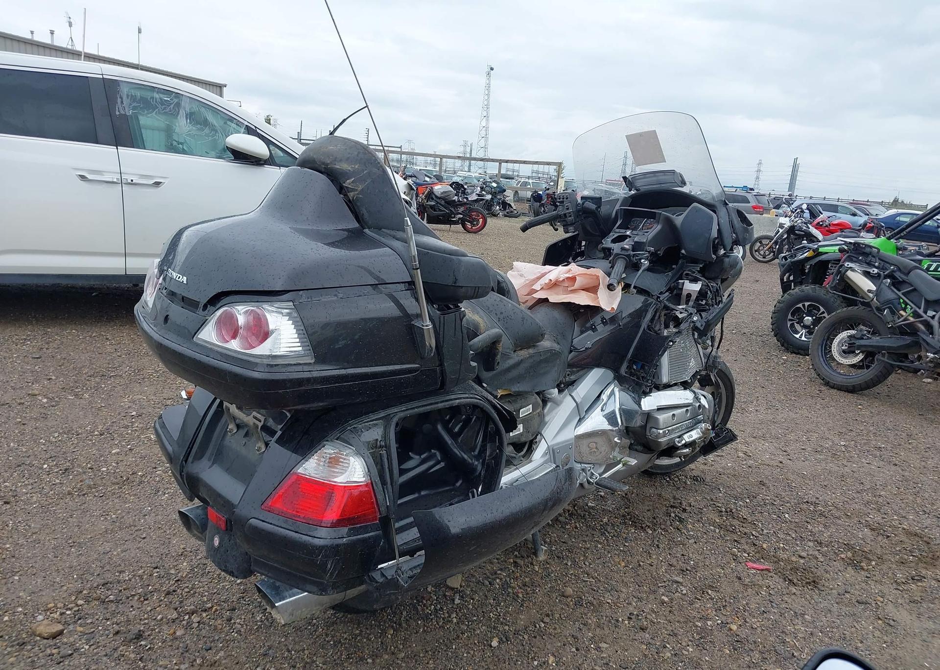 2010 HONDA GL1800
