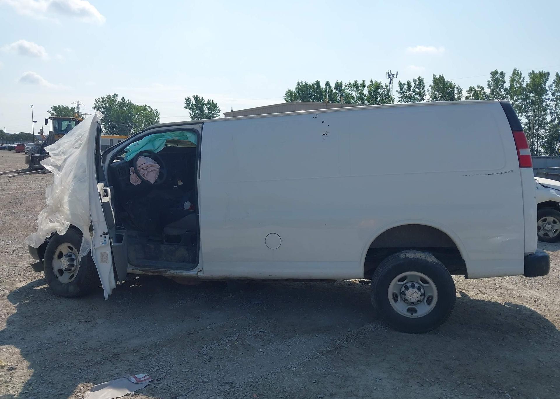 2017 CHEVROLET EXPRESS 2500 1WT