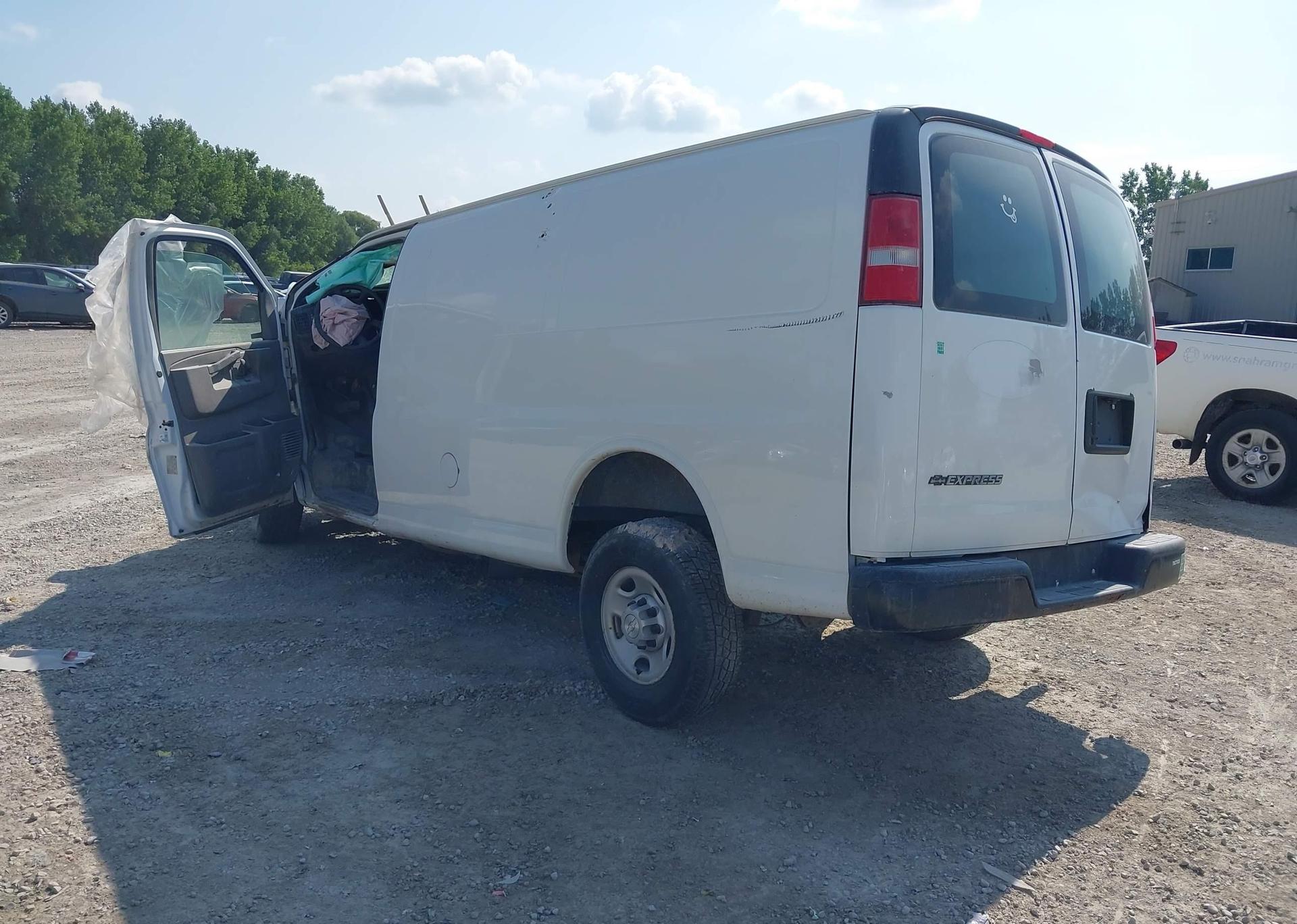2017 CHEVROLET EXPRESS 2500 1WT