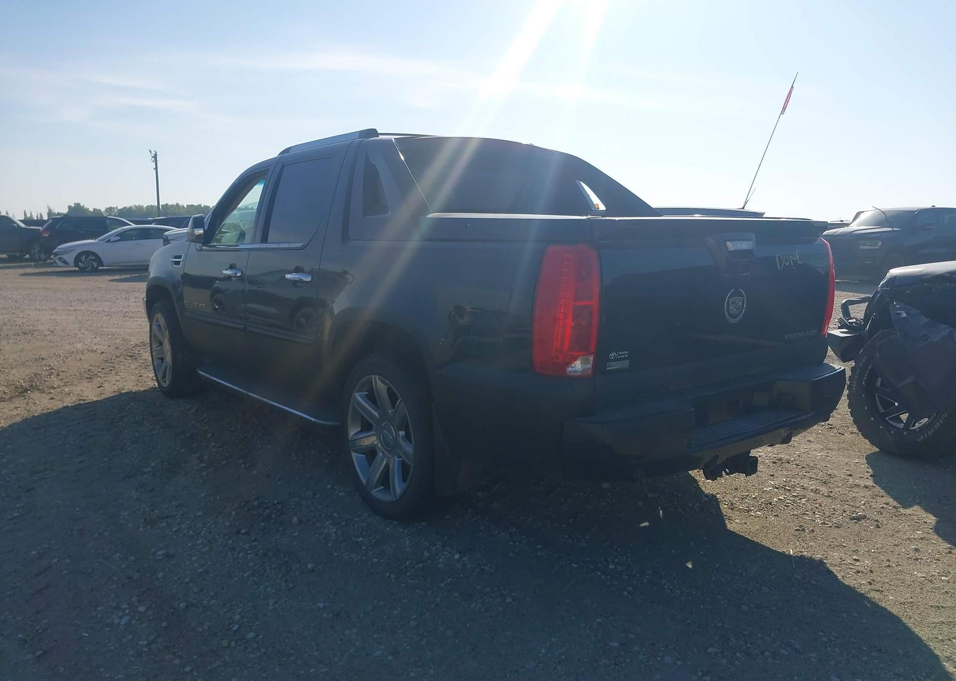2011 CADILLAC ESCALADE EXT LUXURY