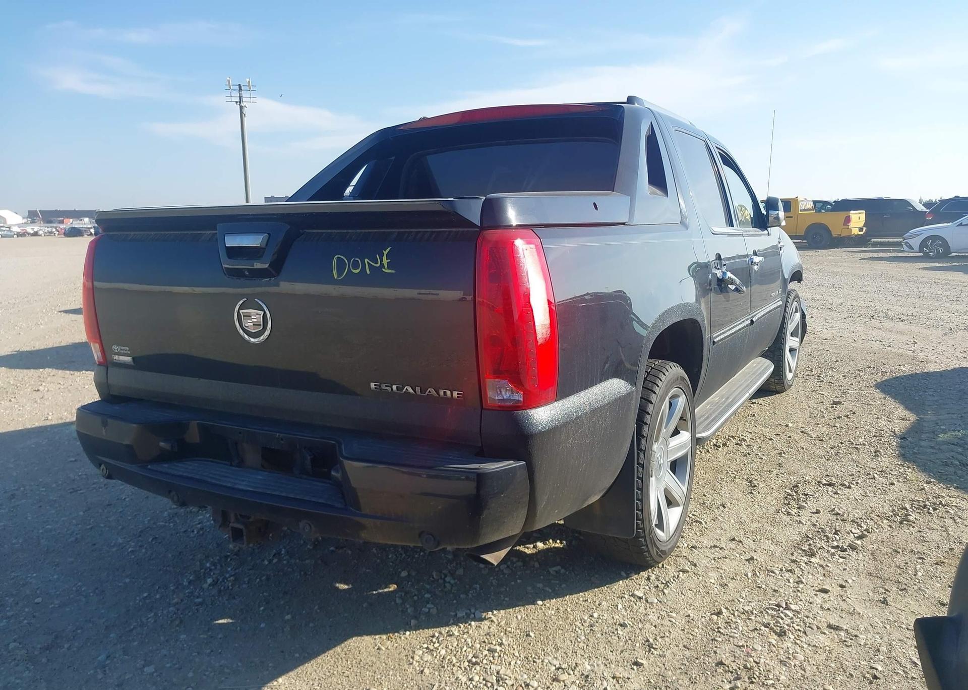 2011 CADILLAC ESCALADE EXT LUXURY