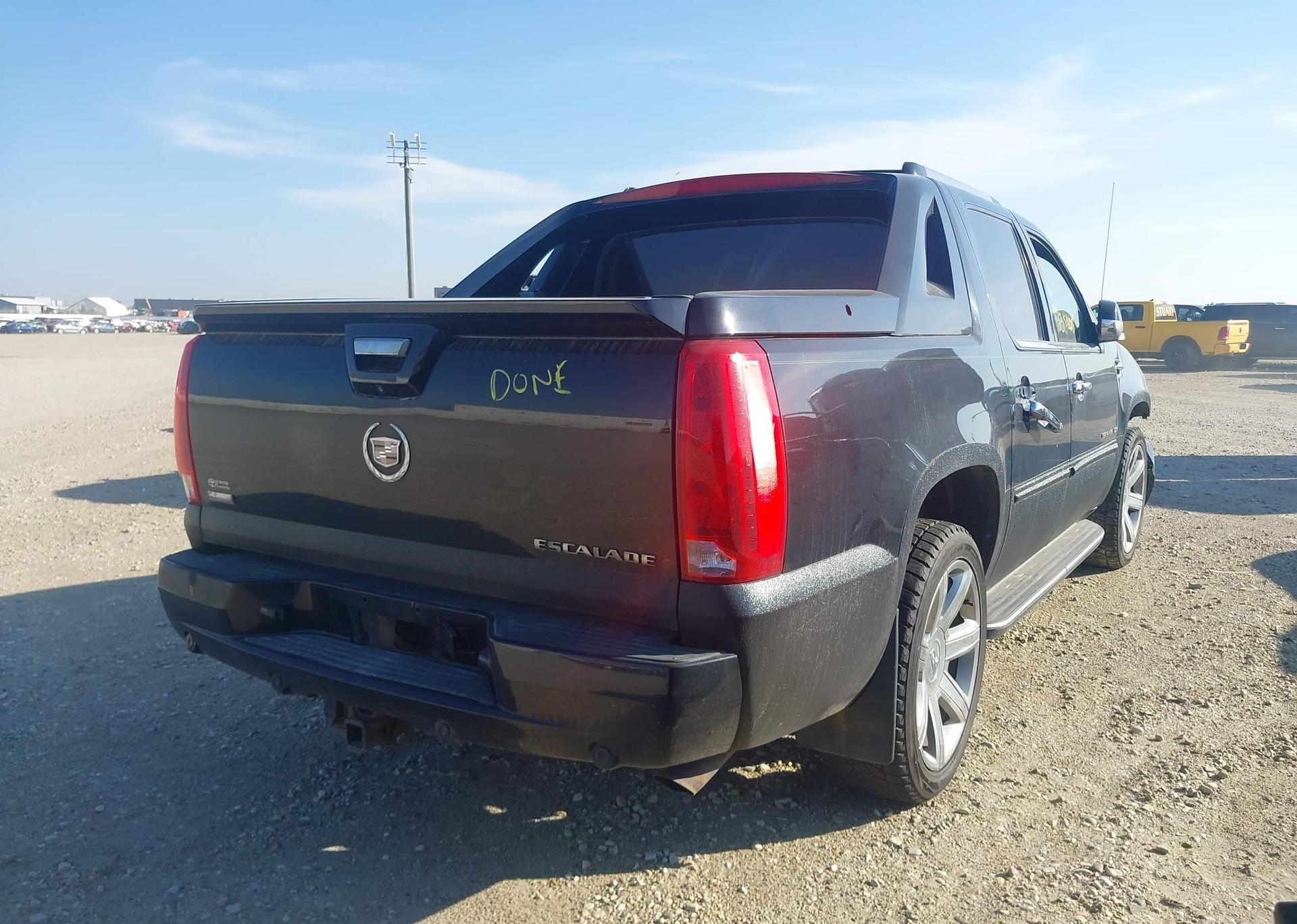 2011 CADILLAC ESCALADE EXT LUXURY