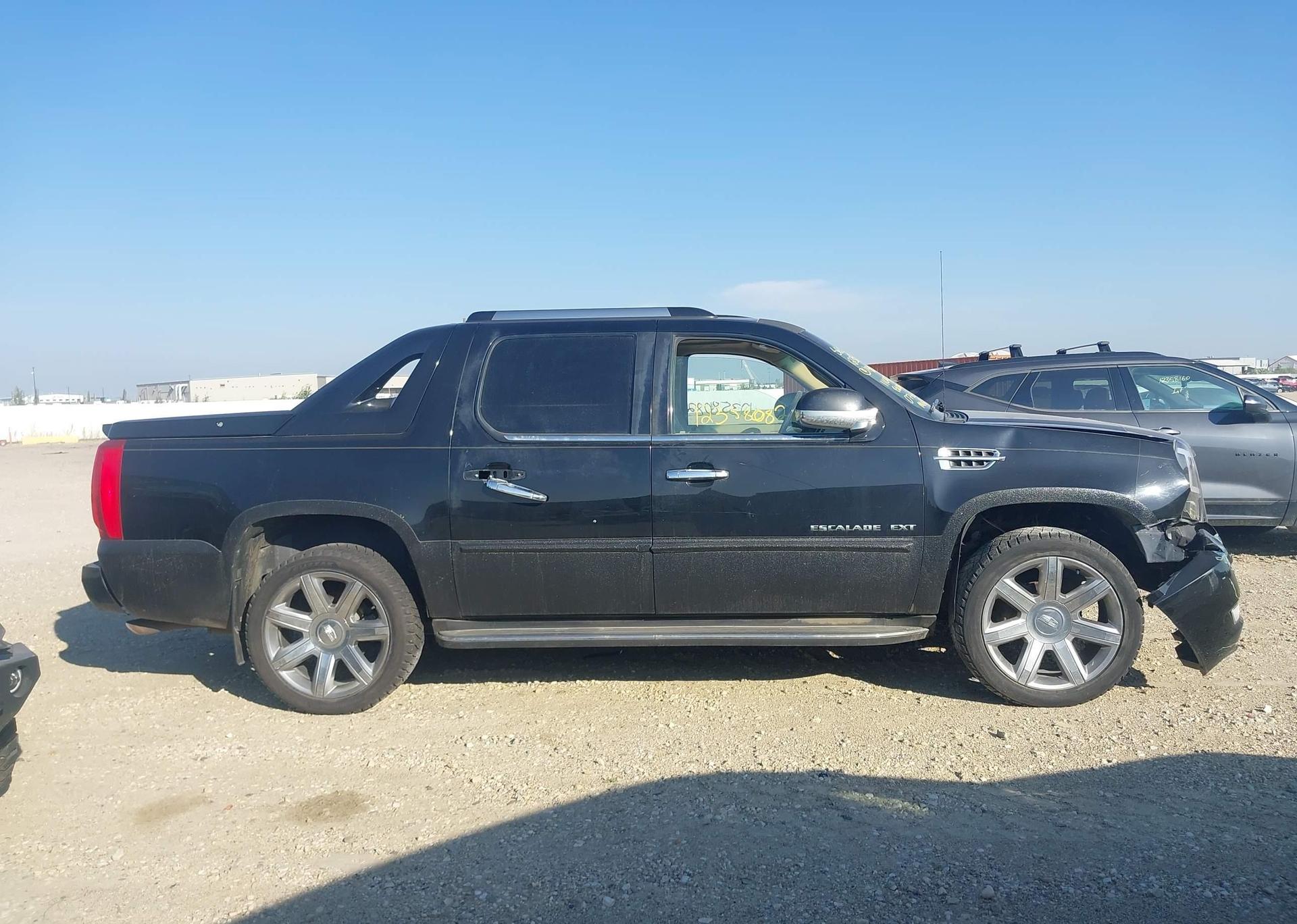 2011 CADILLAC ESCALADE EXT LUXURY