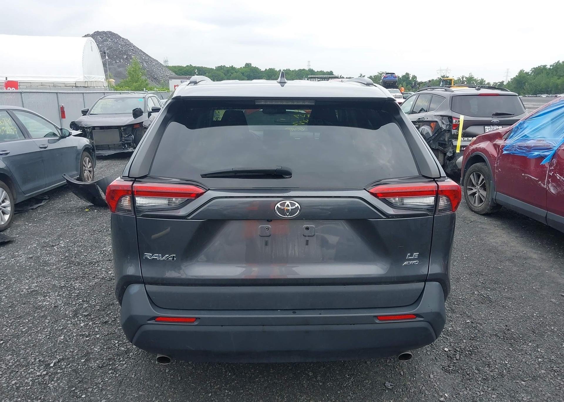 2020 TOYOTA RAV4 LE