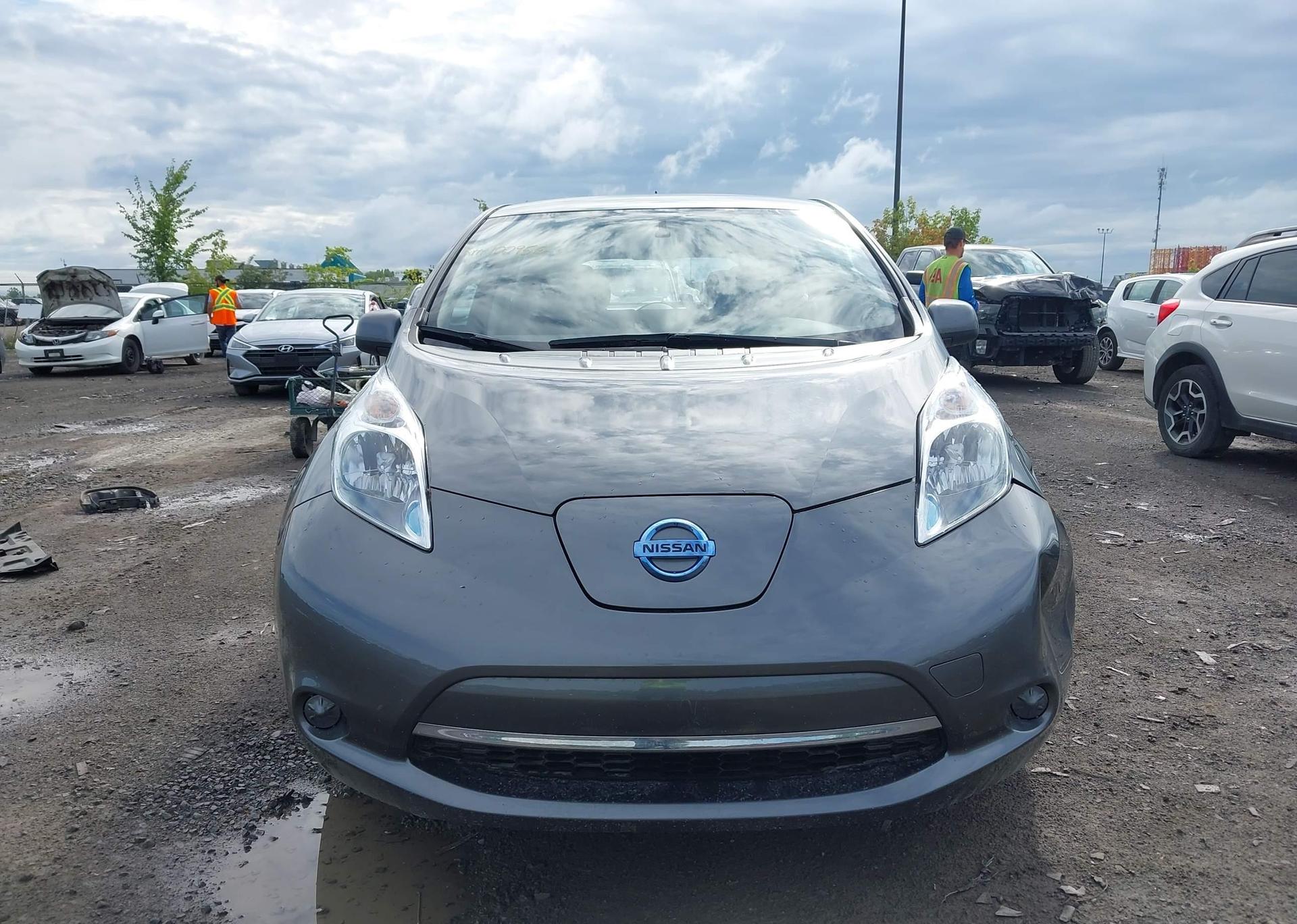 2016 NISSAN LEAF S