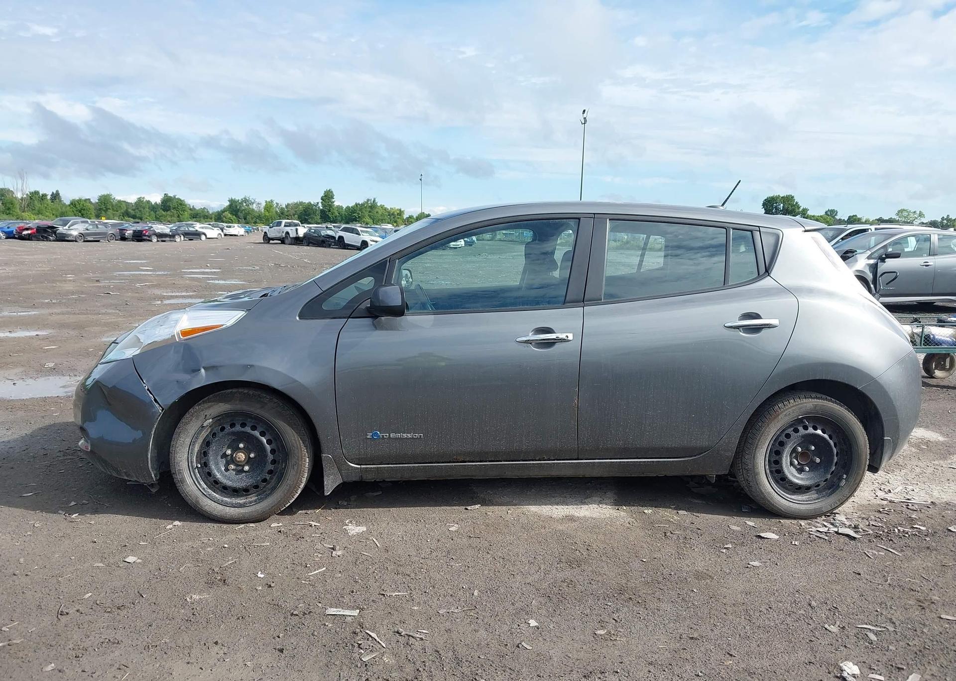 2016 NISSAN LEAF S