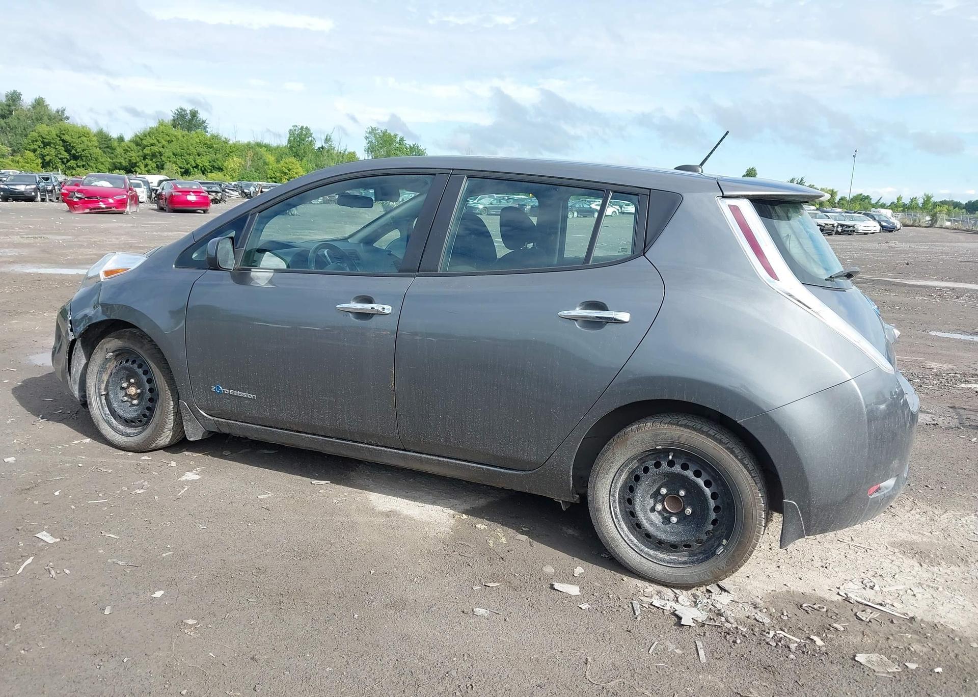 2016 NISSAN LEAF S