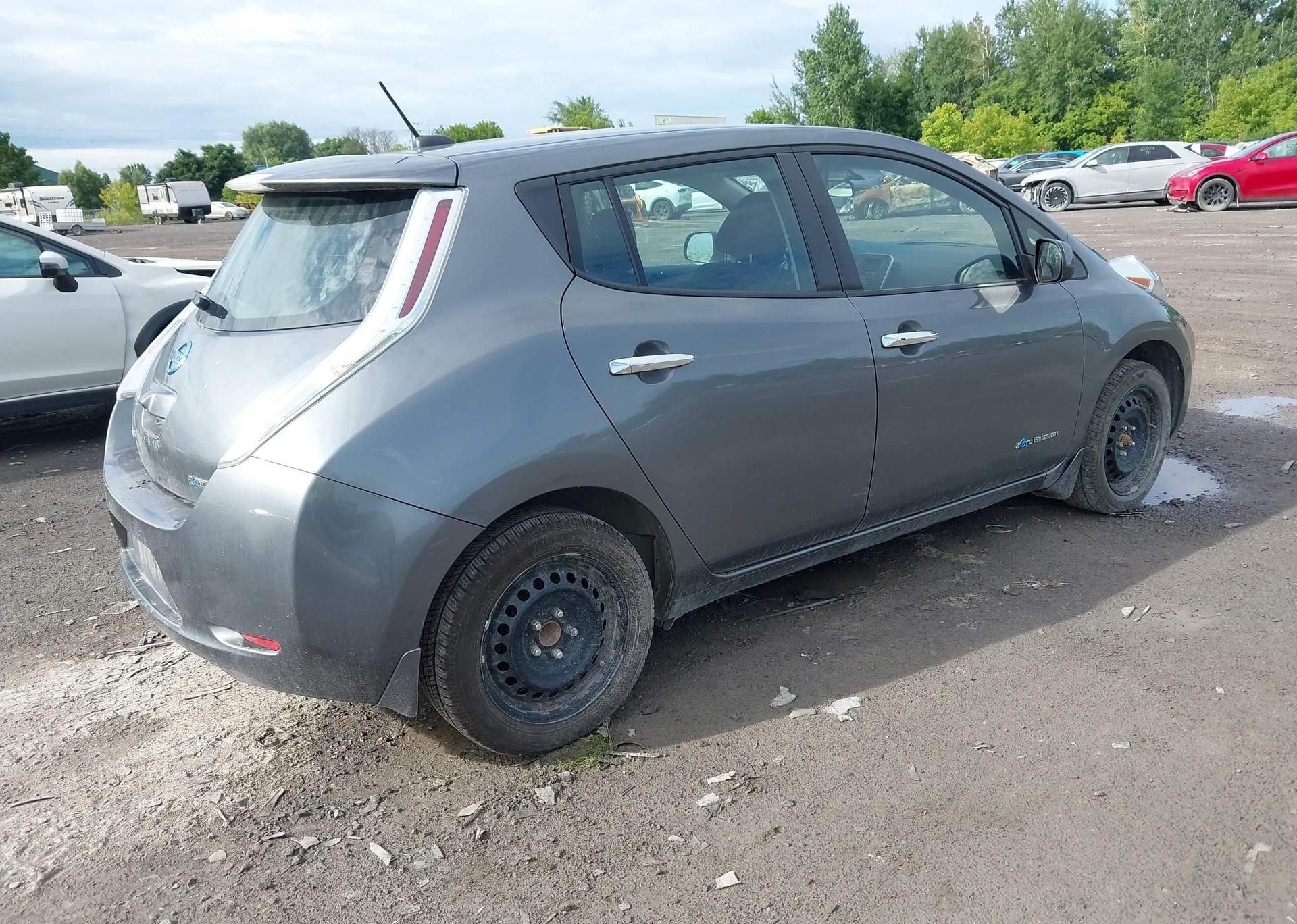 2016 NISSAN LEAF S