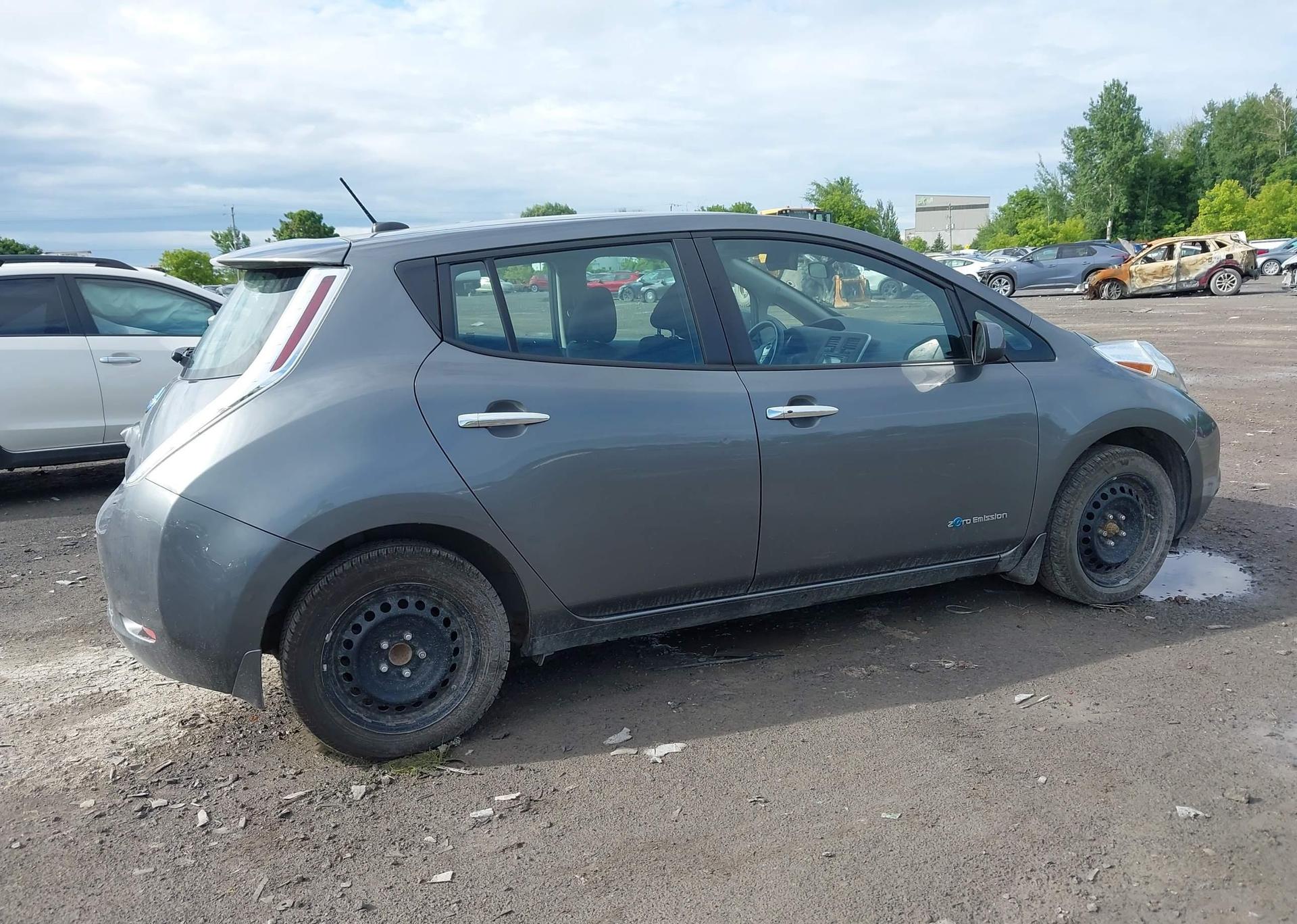 2016 NISSAN LEAF S
