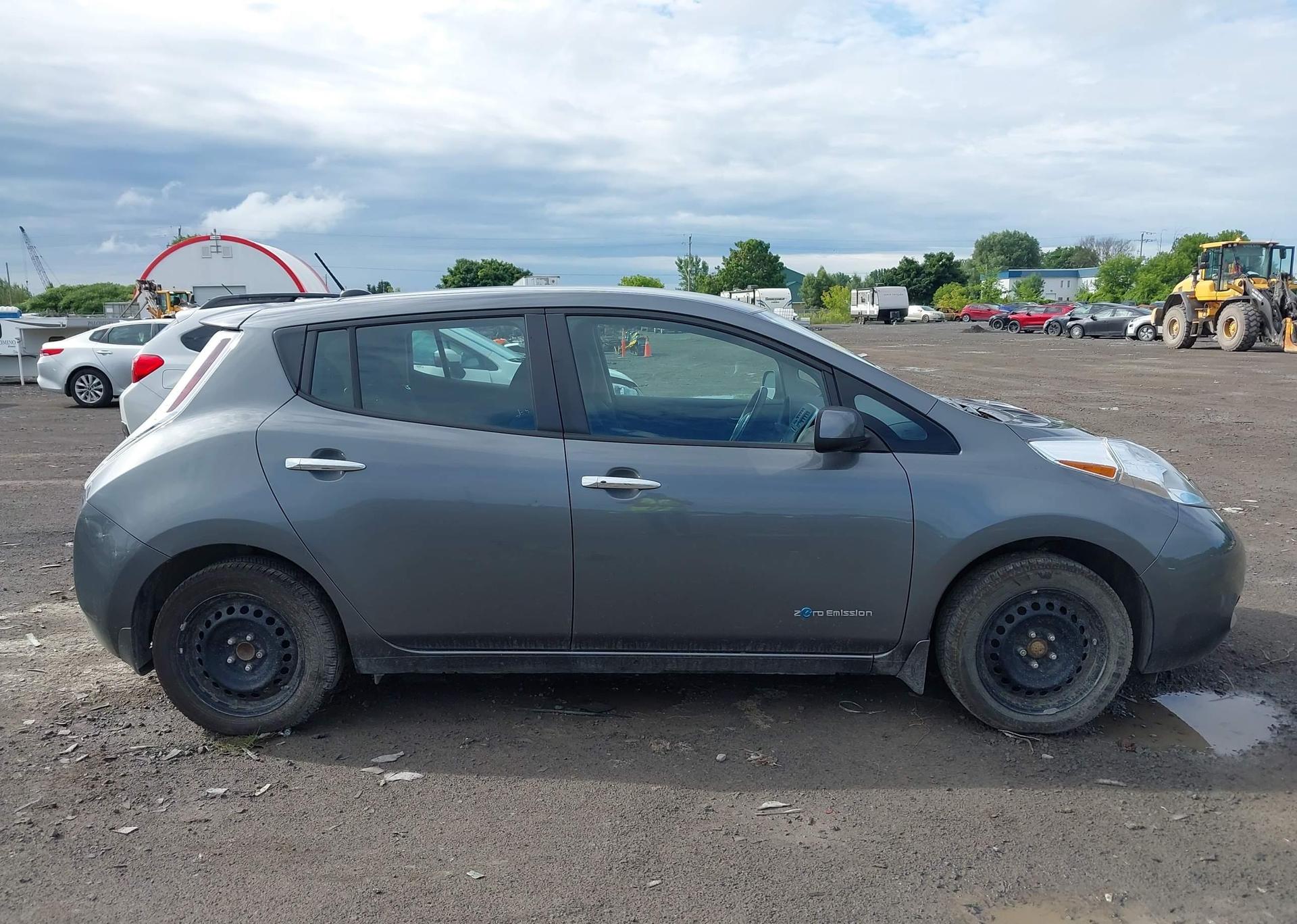2016 NISSAN LEAF S