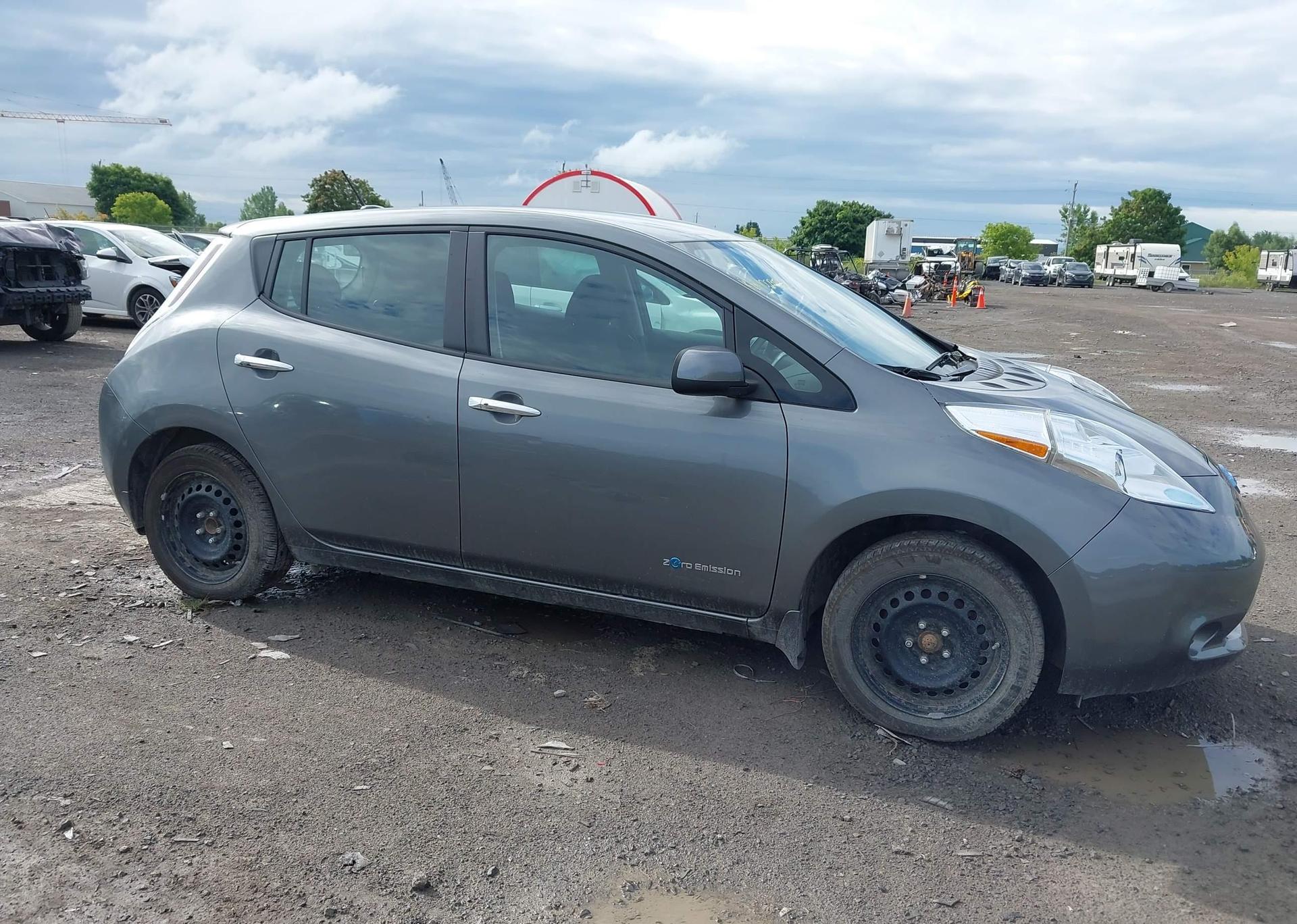 2016 NISSAN LEAF S