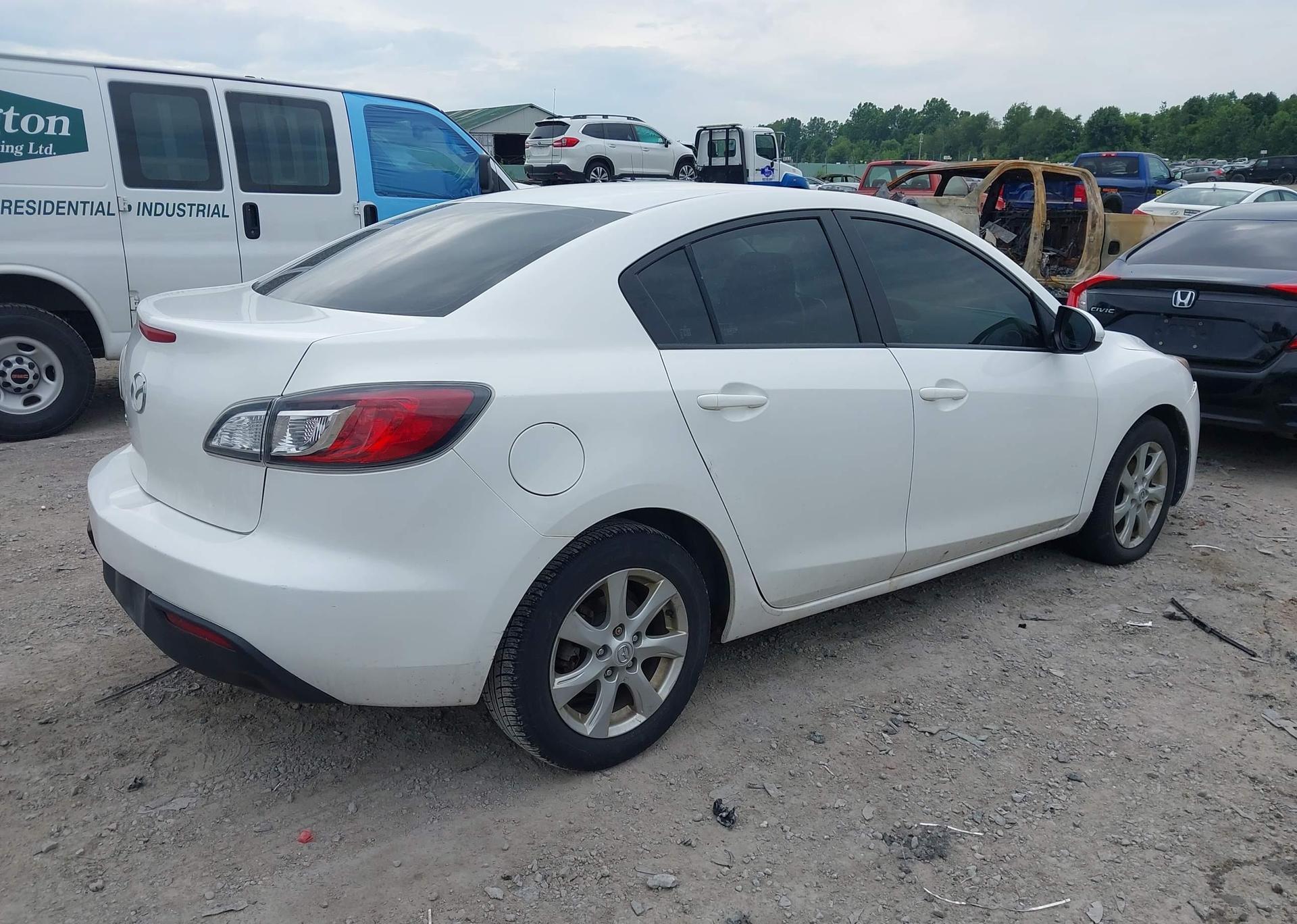 2011 MAZDA MAZDA3 GS
