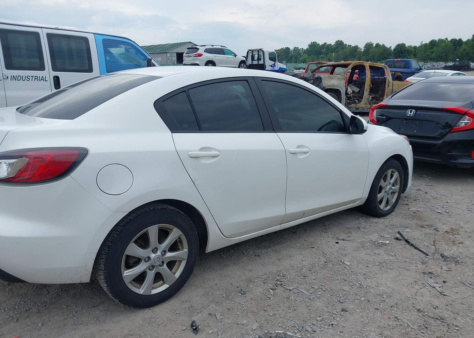 2011 MAZDA MAZDA3 GS