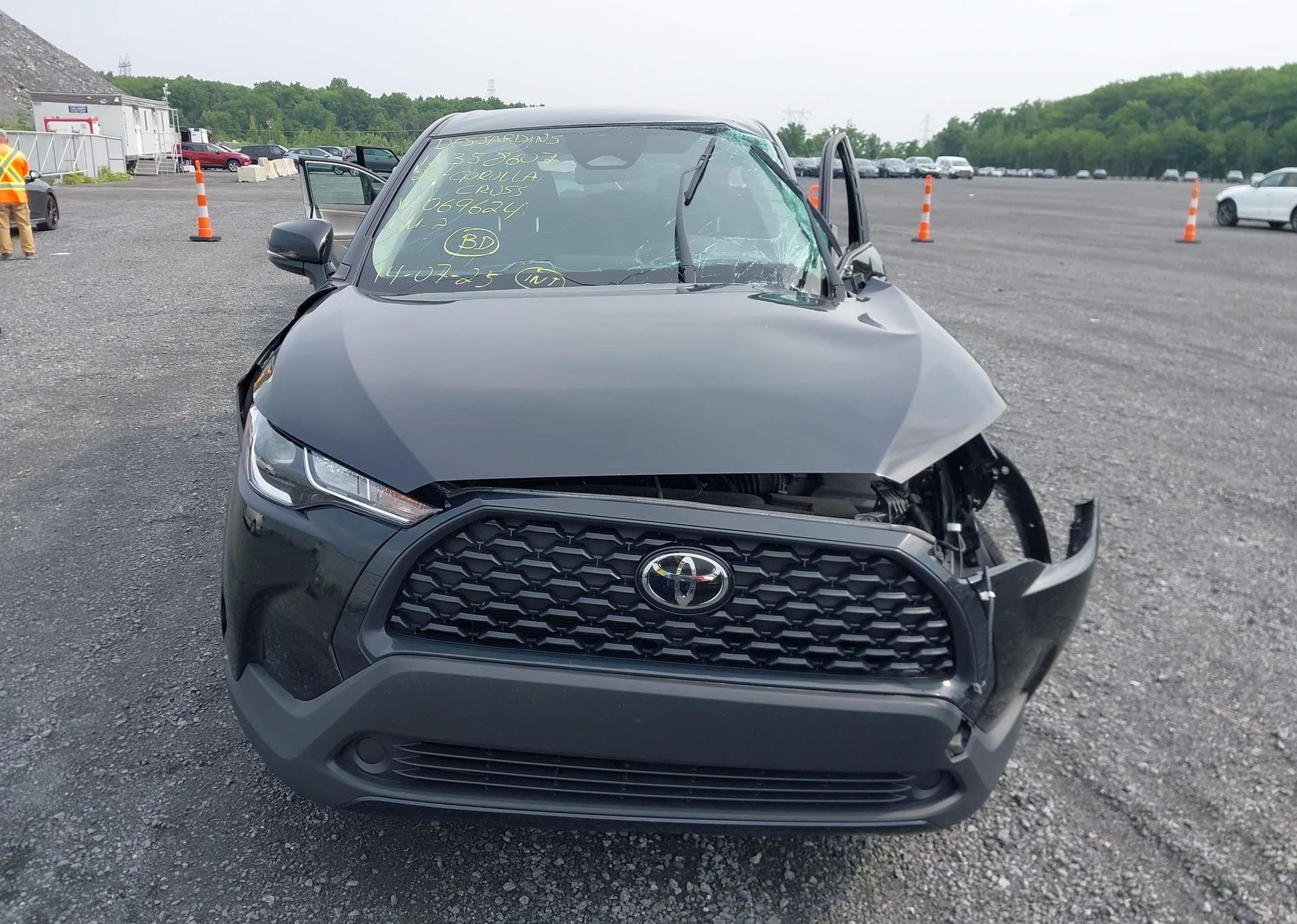2023 TOYOTA COROLLA CROSS LE
