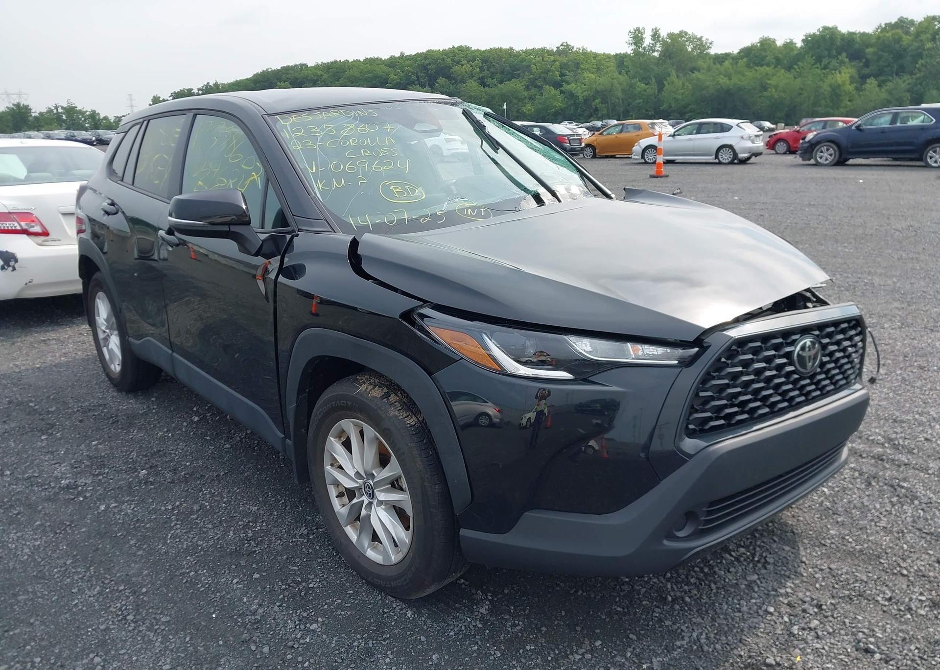 2023 TOYOTA COROLLA CROSS LE