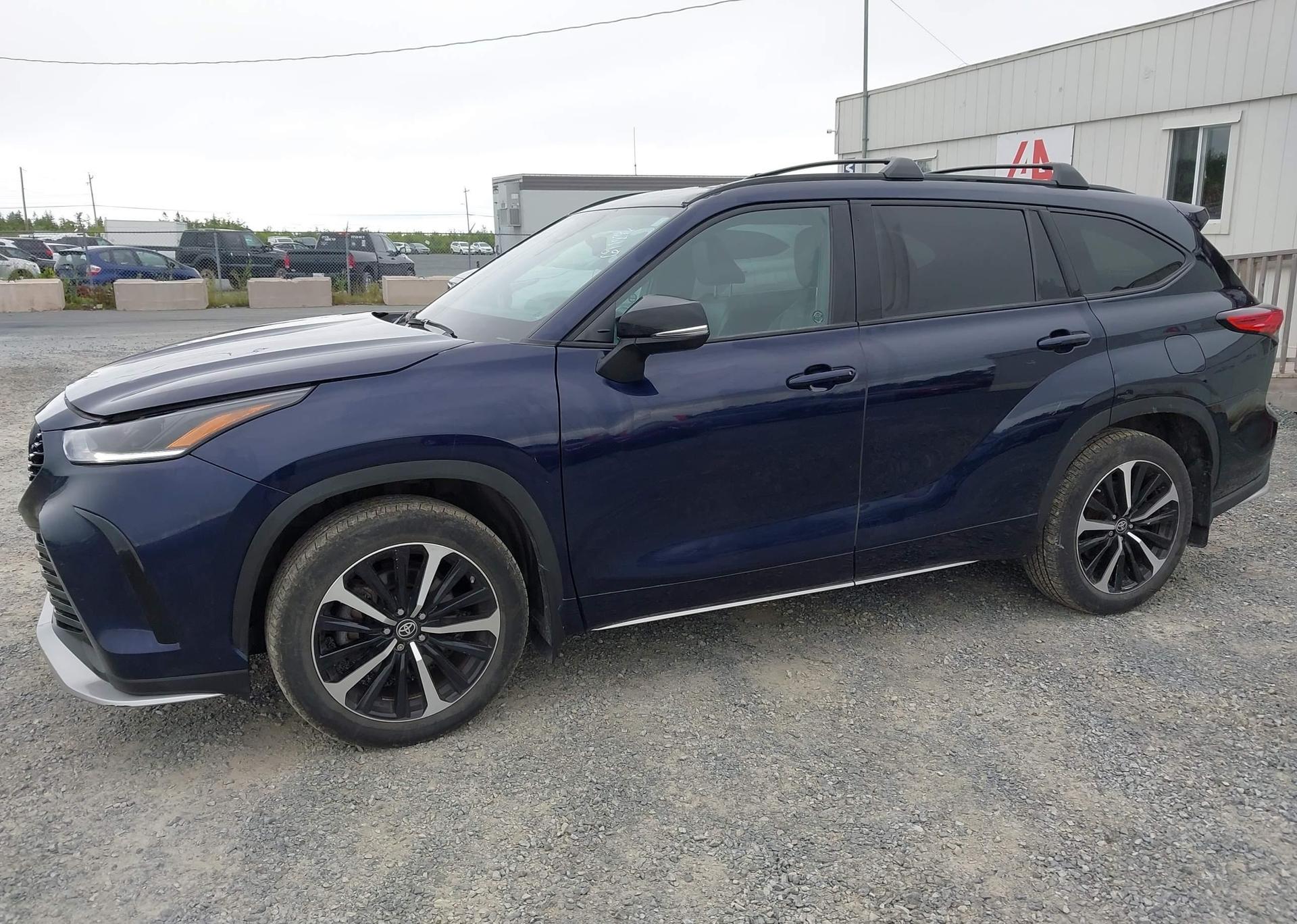 2022 TOYOTA HIGHLANDER XSE