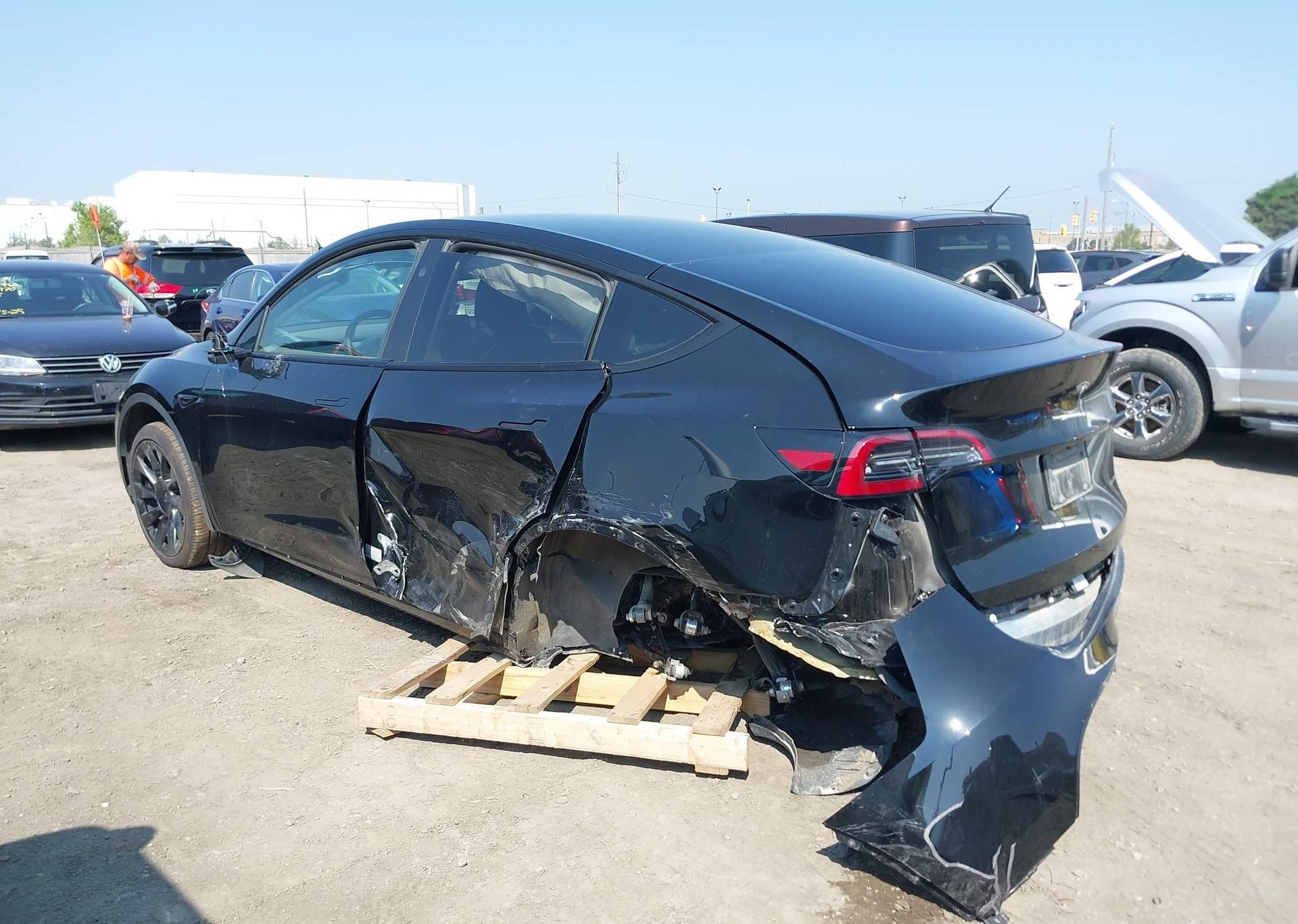 2024 TESLA MODEL Y LONG RANGE