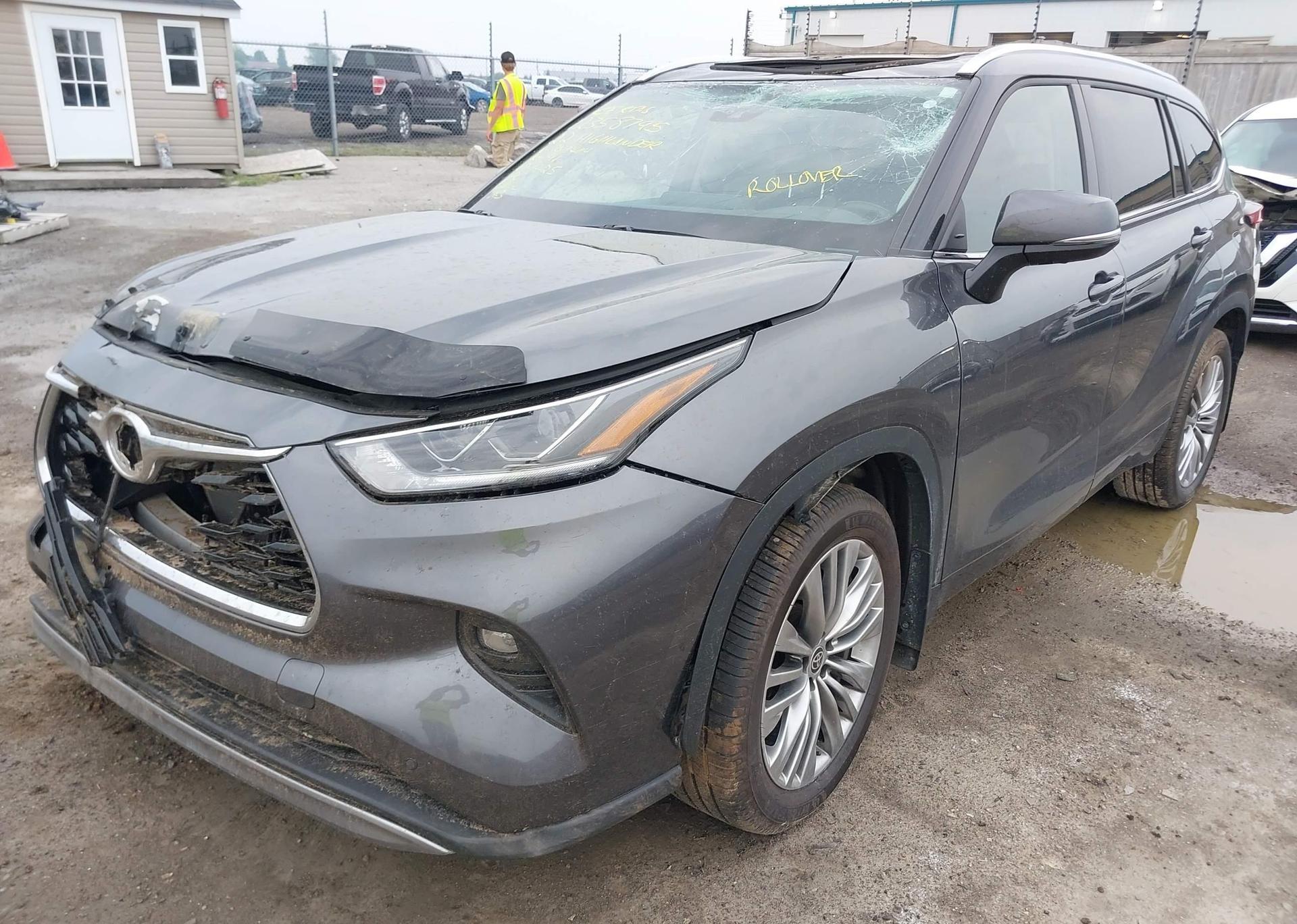 2022 TOYOTA HIGHLANDER PLATINUM