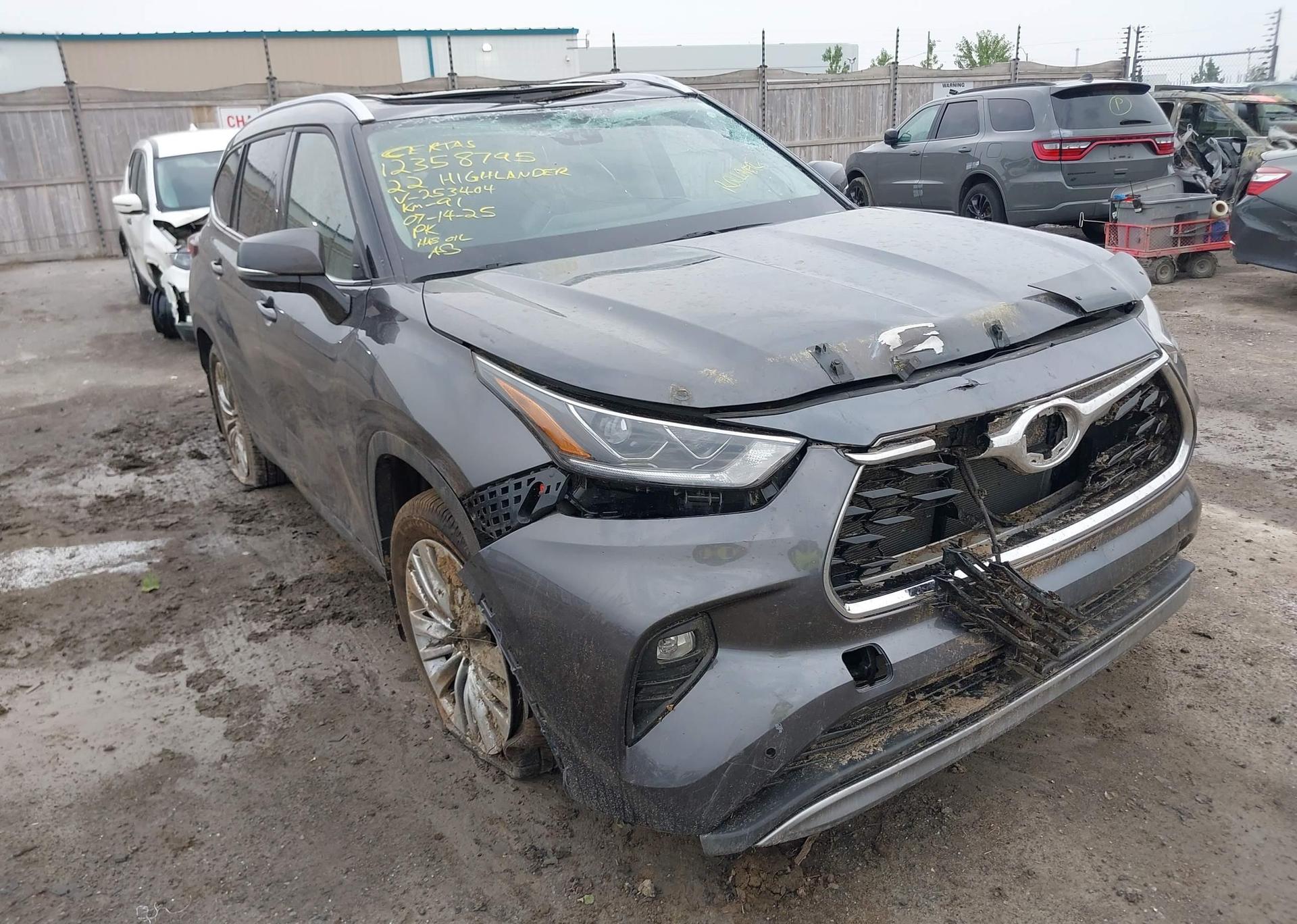 2022 TOYOTA HIGHLANDER PLATINUM