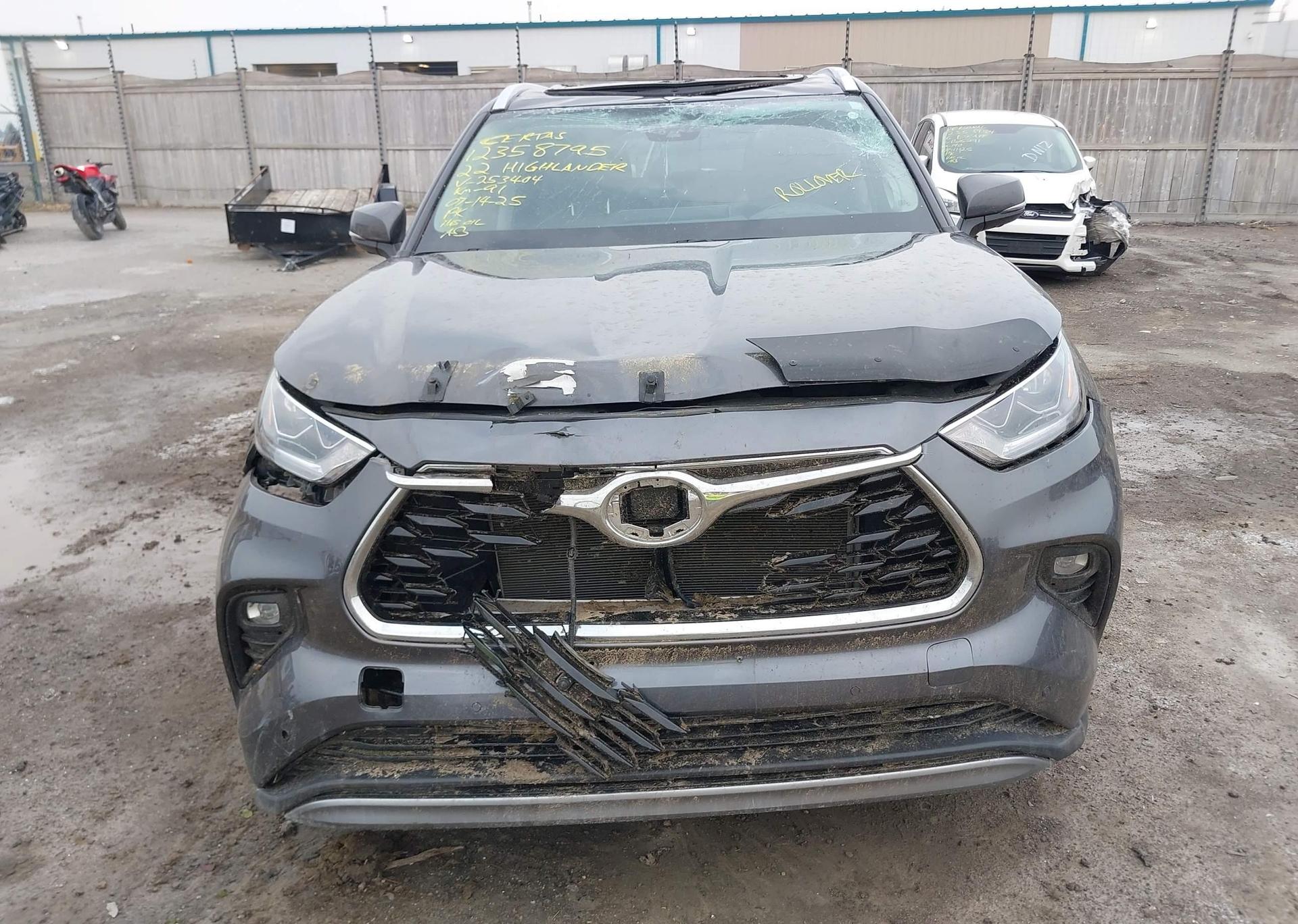 2022 TOYOTA HIGHLANDER PLATINUM