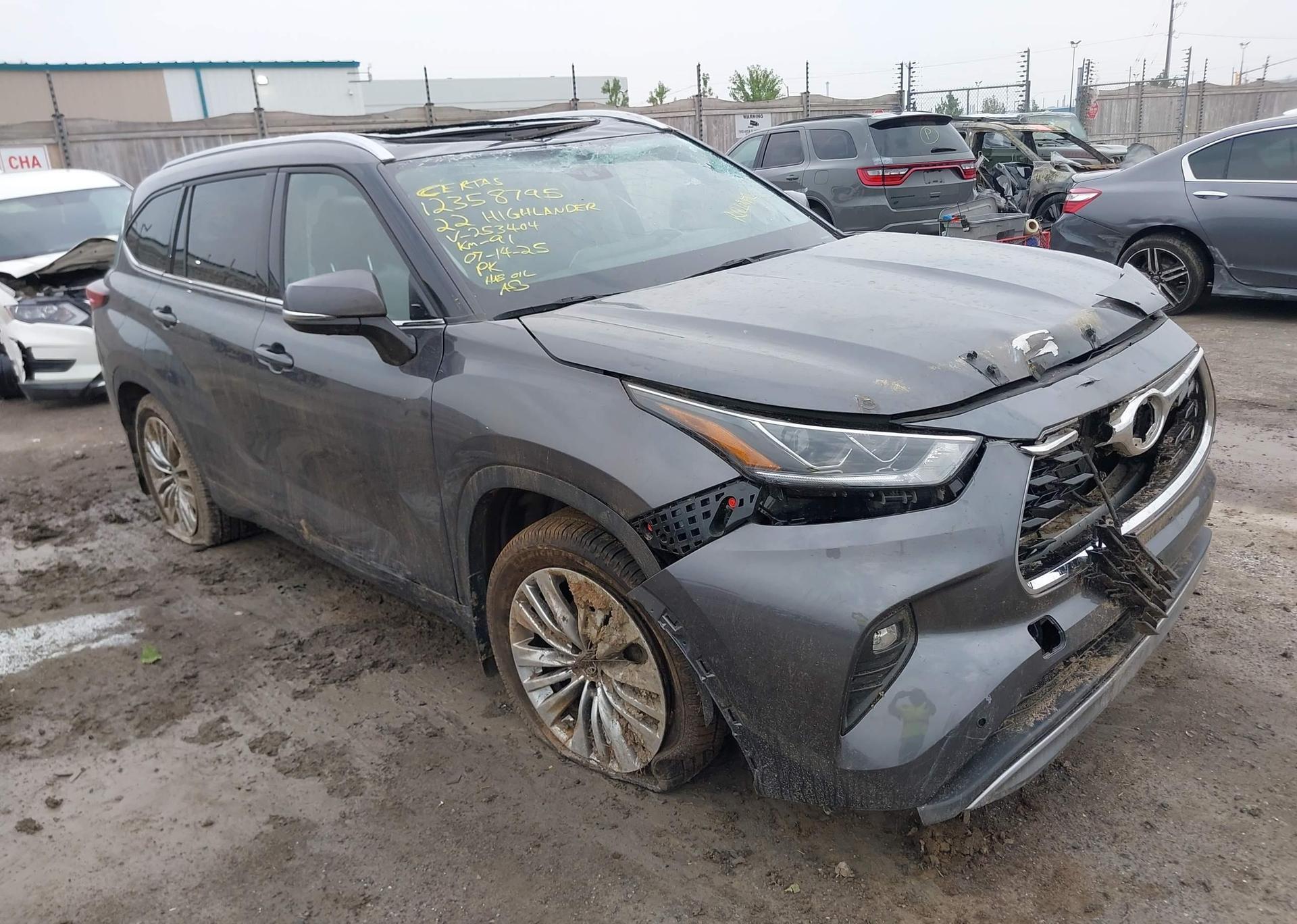 2022 TOYOTA HIGHLANDER PLATINUM