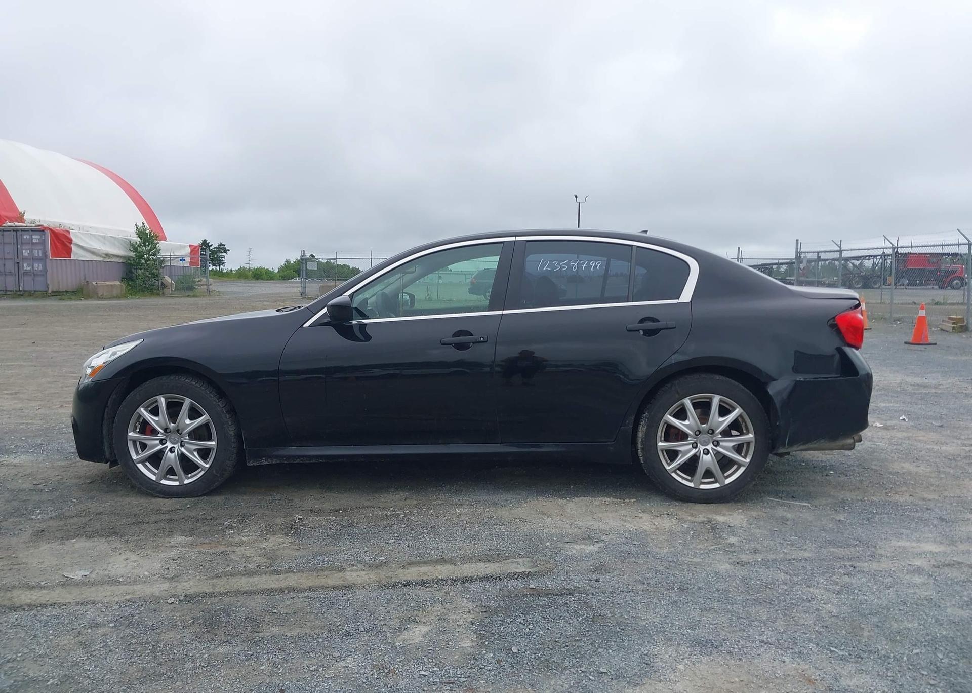 2011 INFINITI G37X