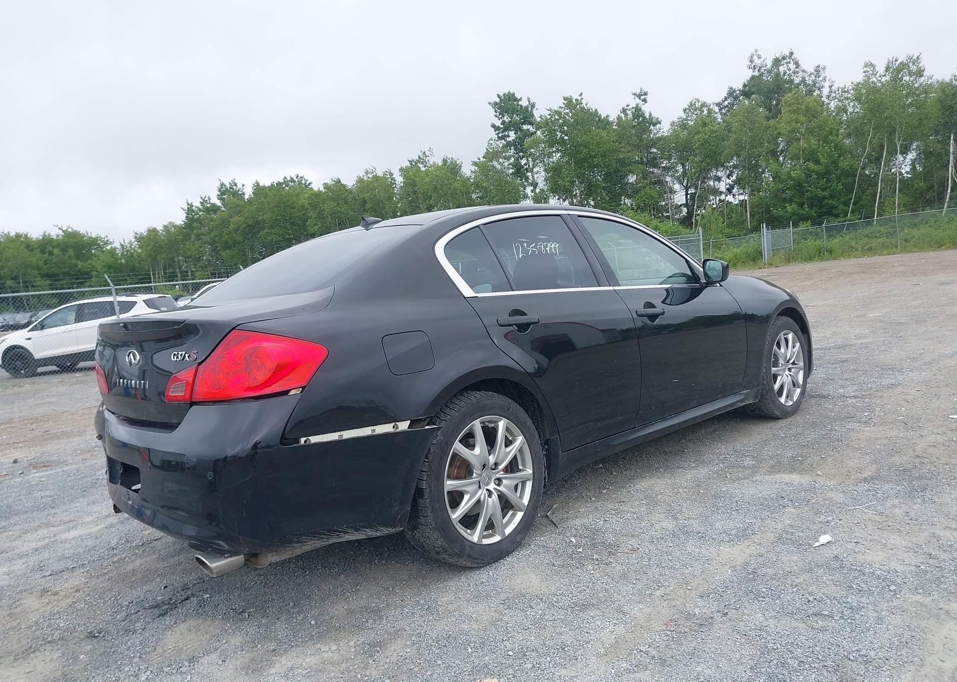 2011 INFINITI G37X