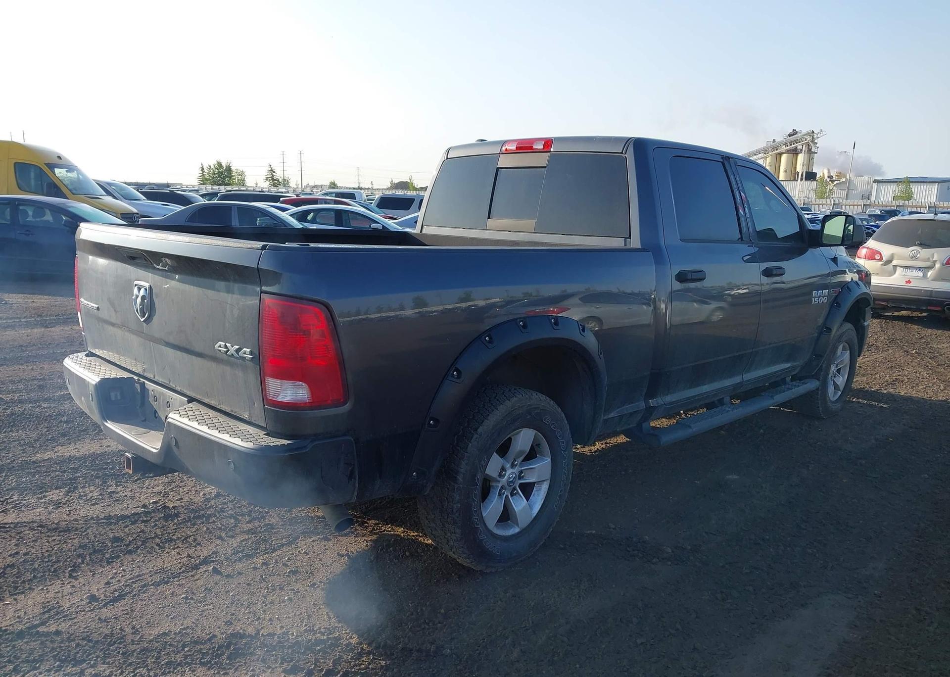 2016 RAM 1500 SLT