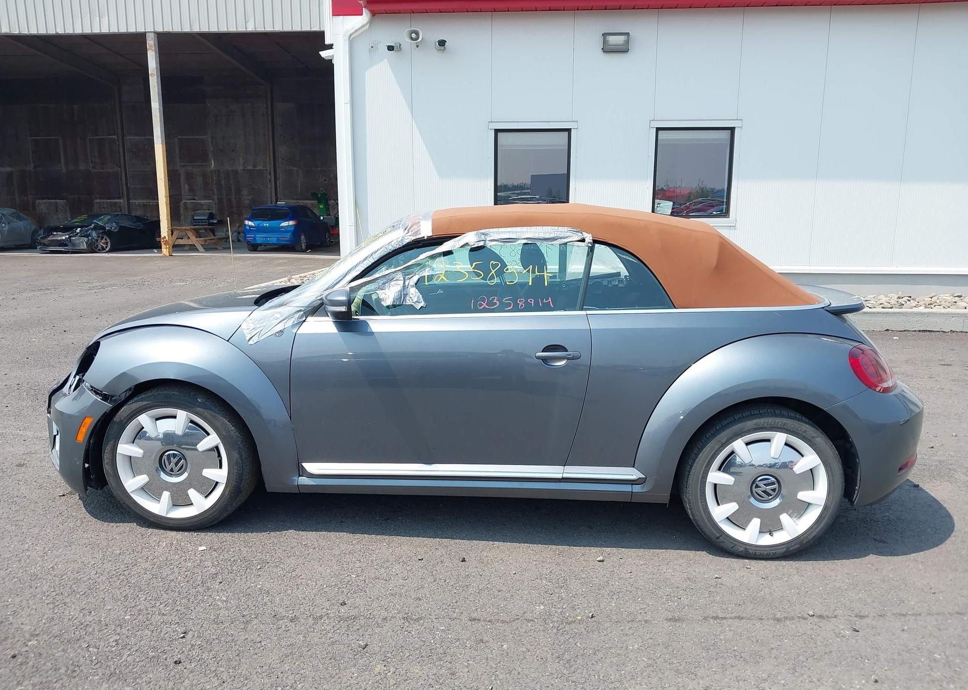 2019 VOLKSWAGEN BEETLE S
