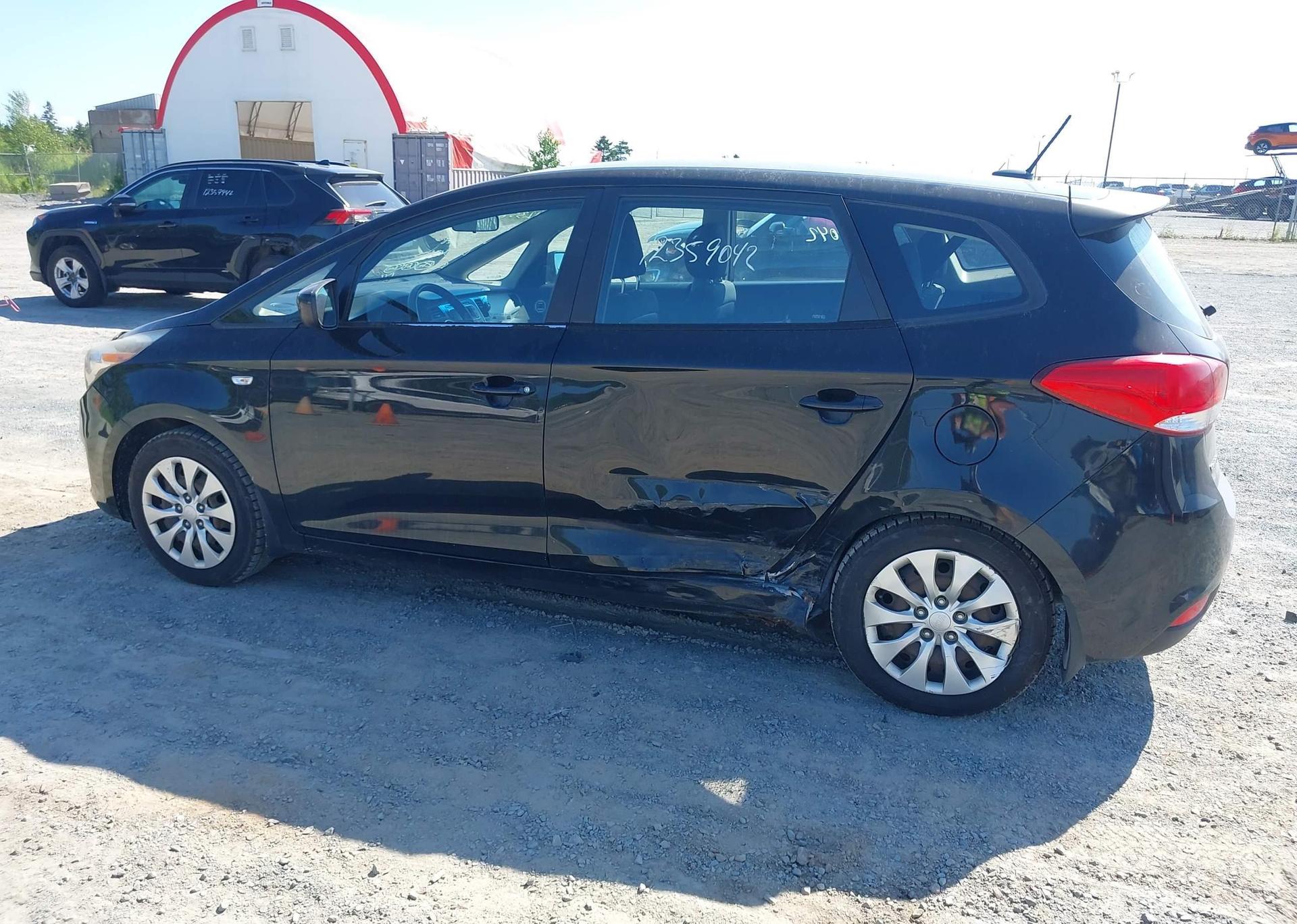 2014 KIA RONDO LX