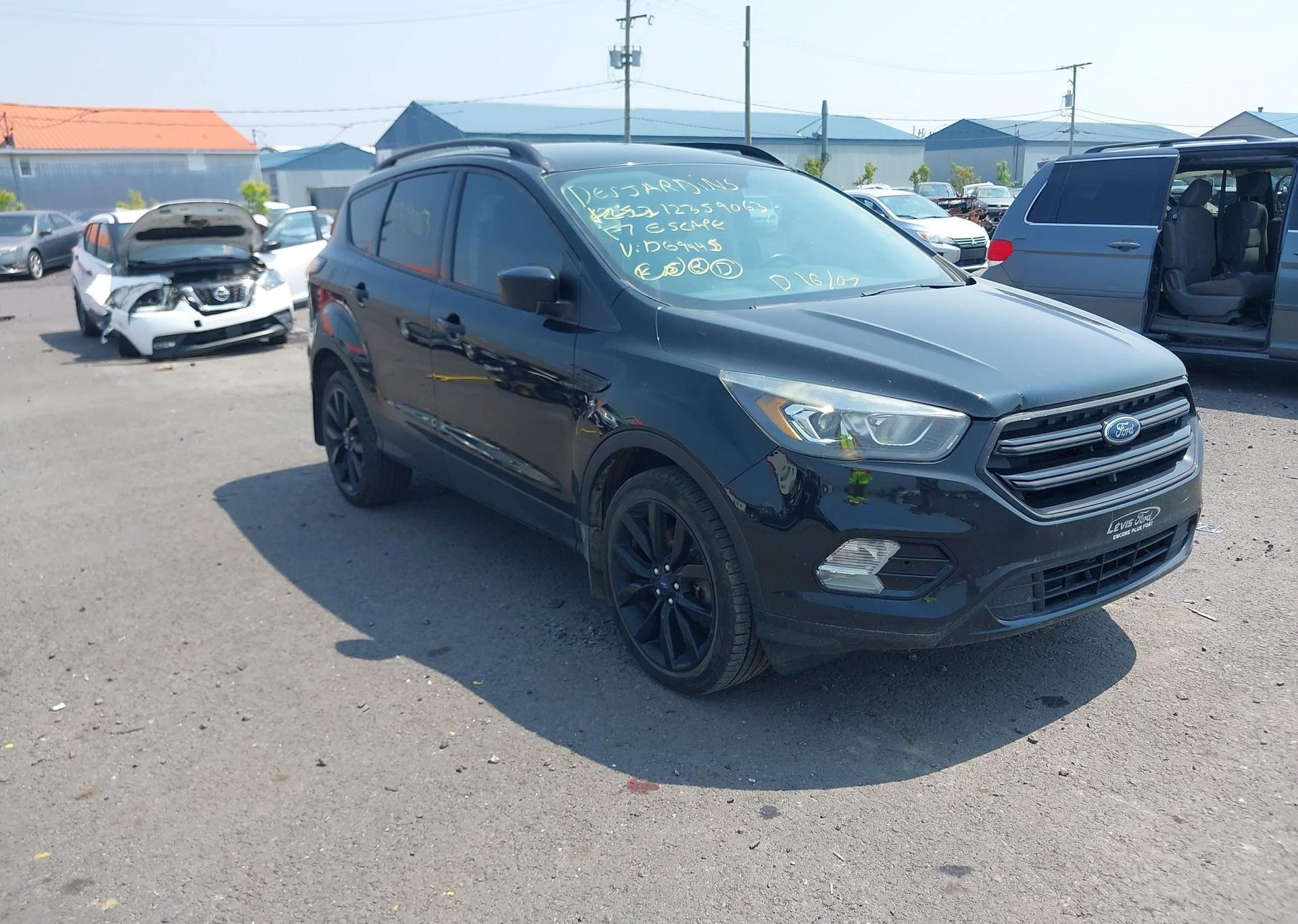 2017 FORD ESCAPE SE