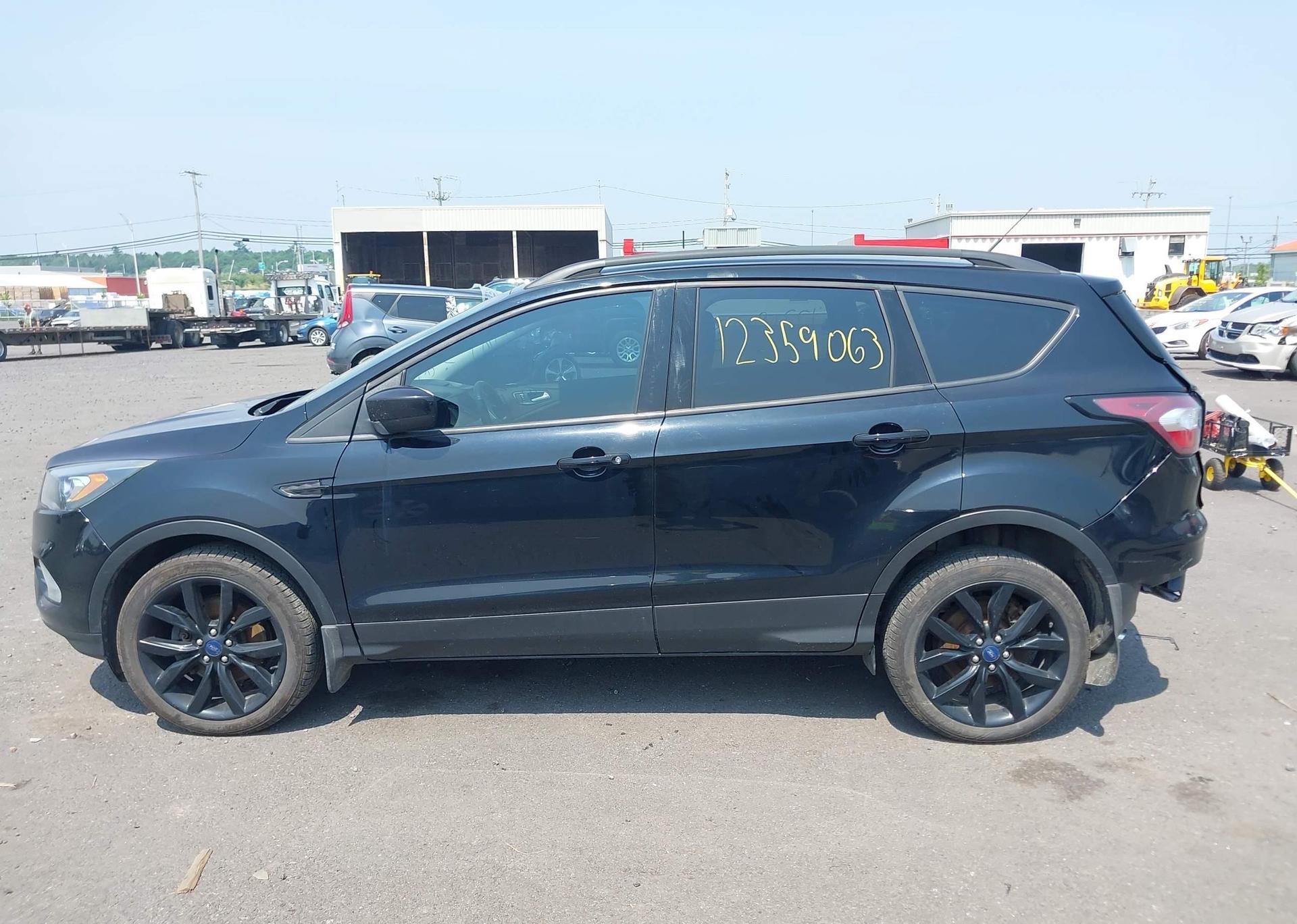 2017 FORD ESCAPE SE