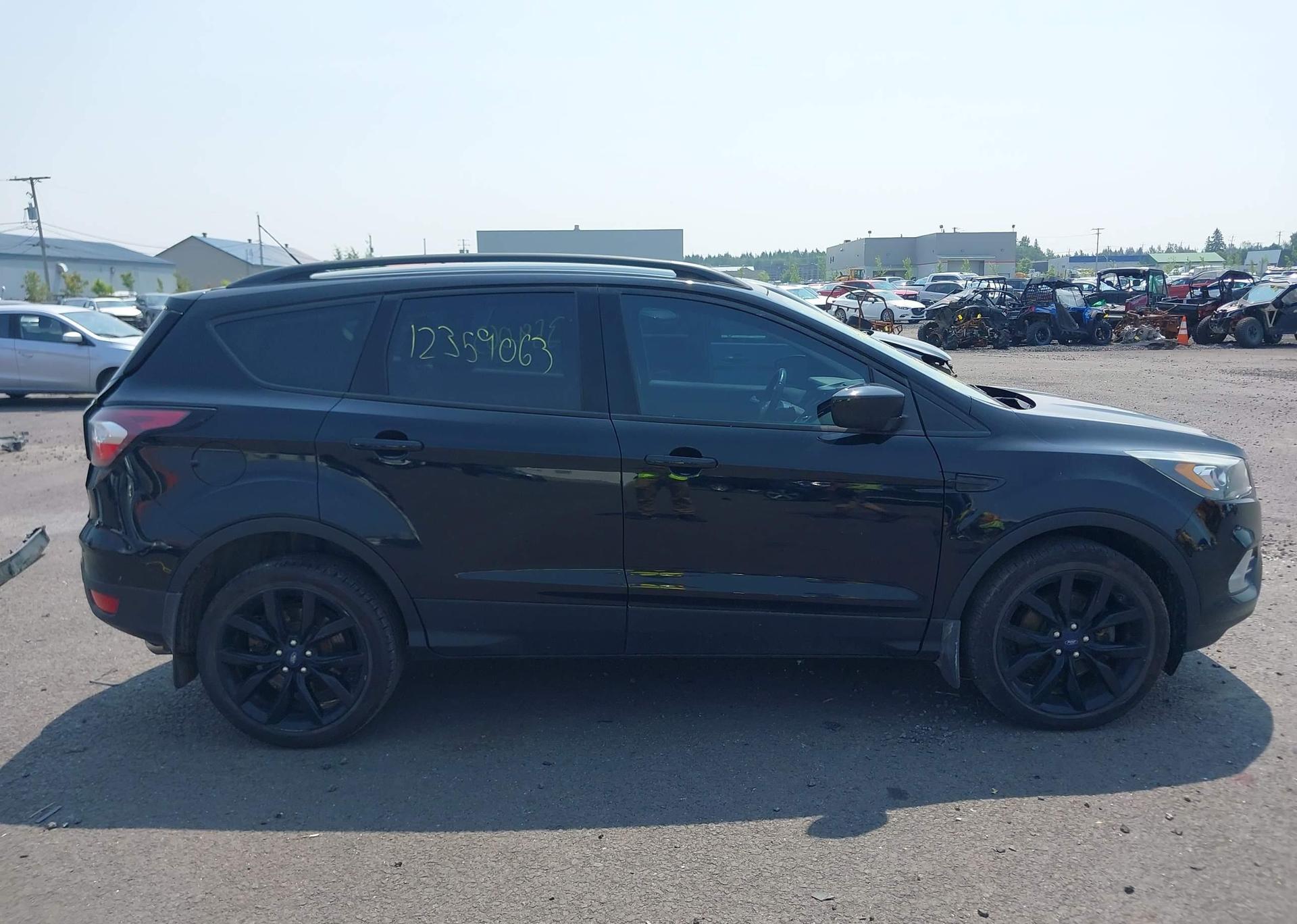 2017 FORD ESCAPE SE