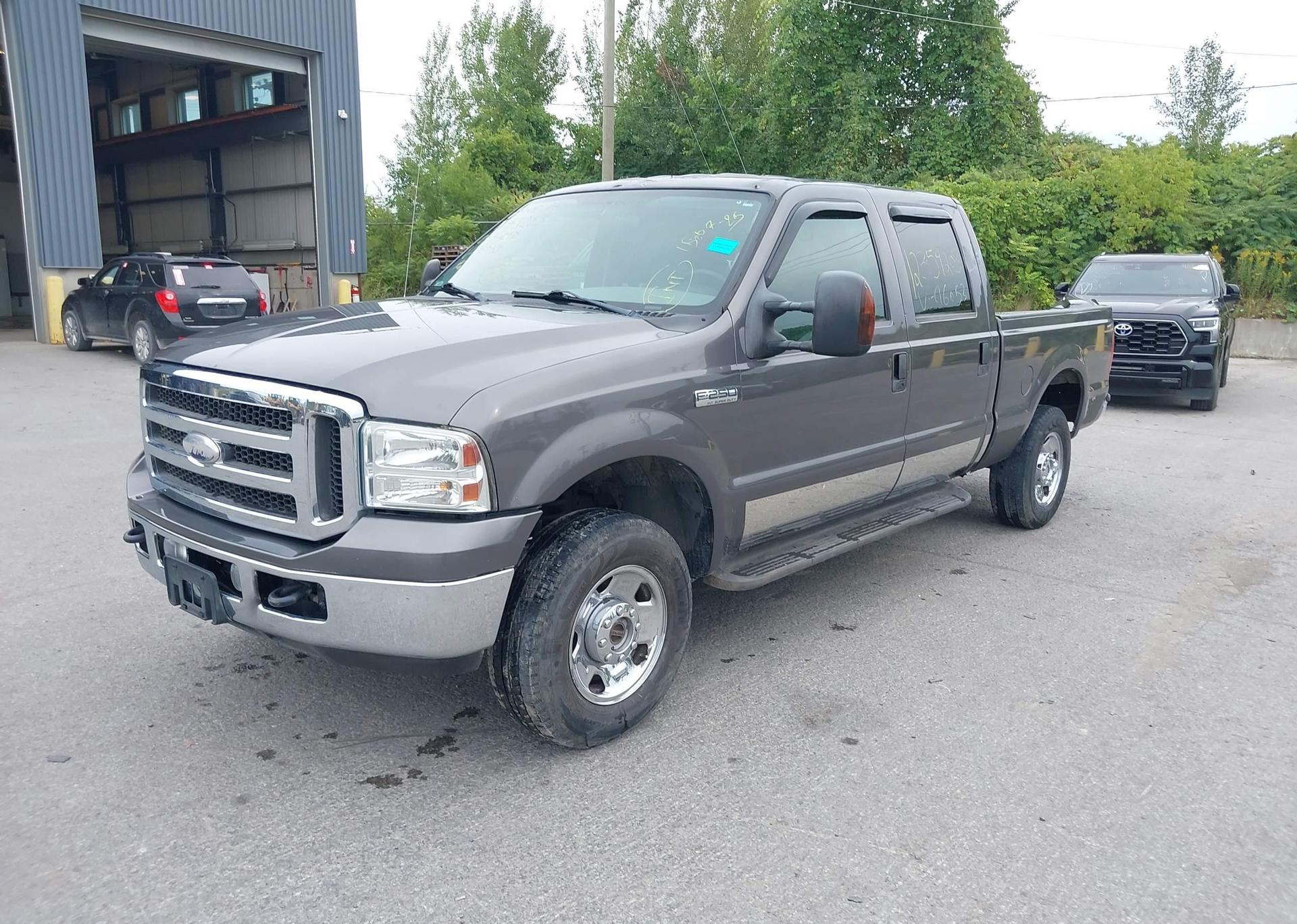 2005 FORD F-250 LARIAT