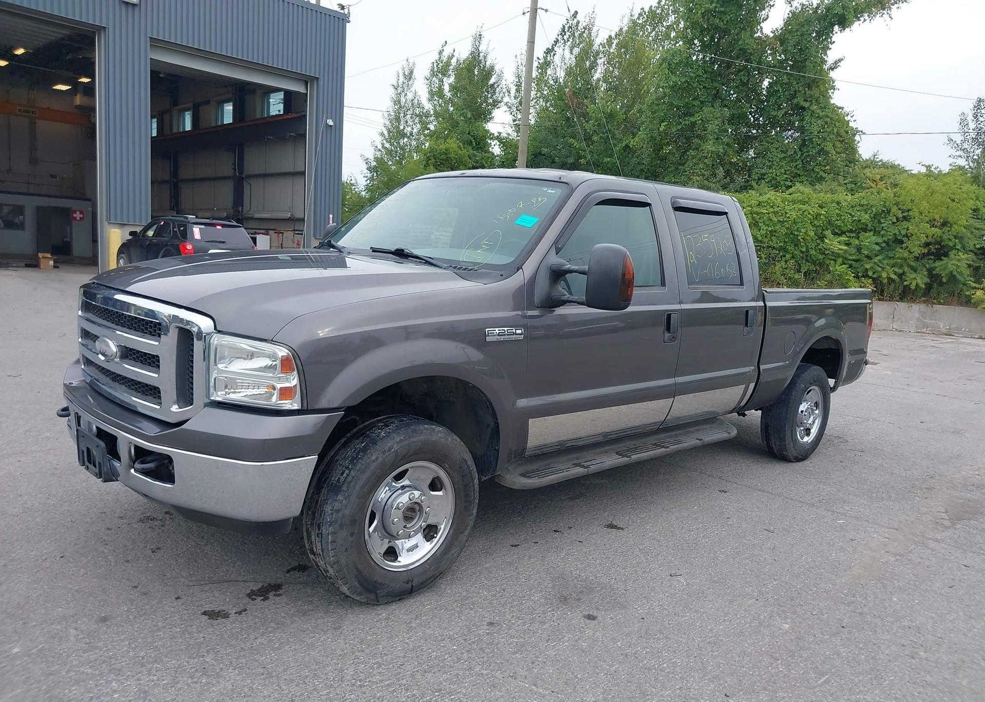 2005 FORD F-250 LARIAT